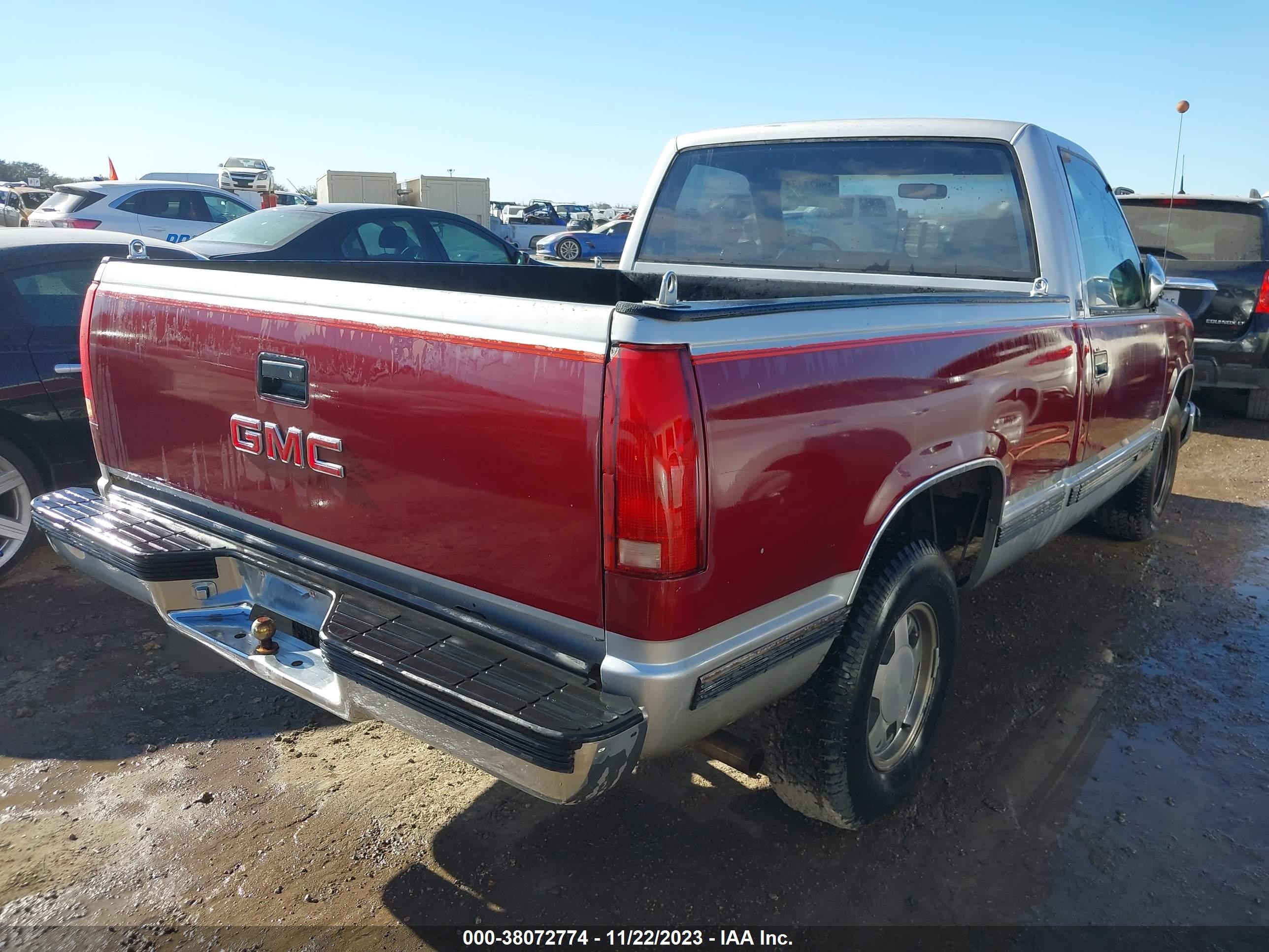 Photo 3 VIN: 1GTDC14H3KZ523669 - GMC SIERRA 