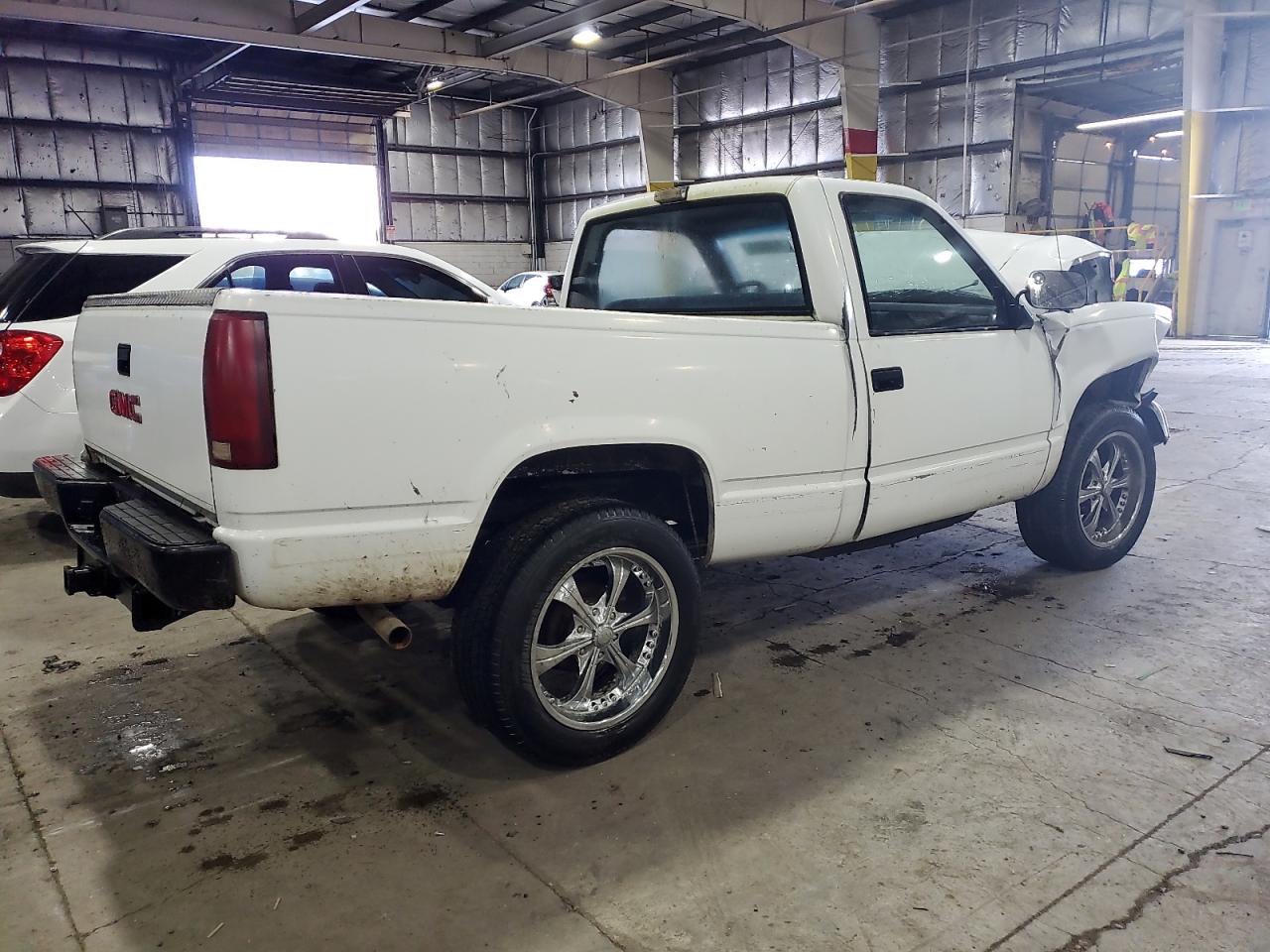 Photo 2 VIN: 1GTDK14K5MZ517857 - GMC SIERRA 