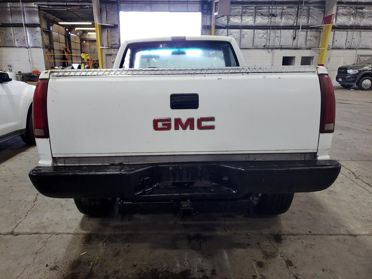 Photo 5 VIN: 1GTDK14K5MZ517857 - GMC SIERRA 