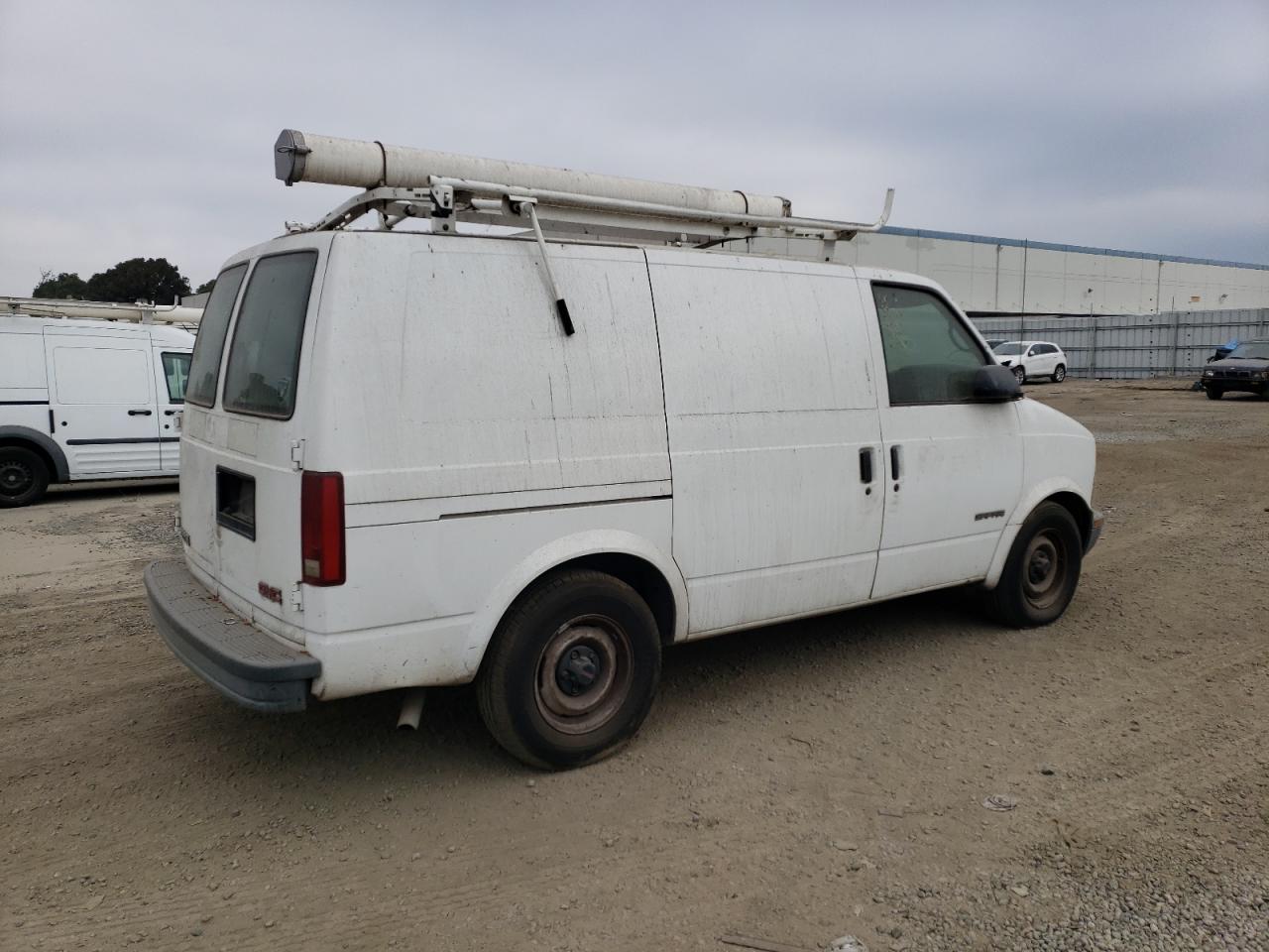 Photo 2 VIN: 1GTDM19W2YB508165 - GMC SAFARI 