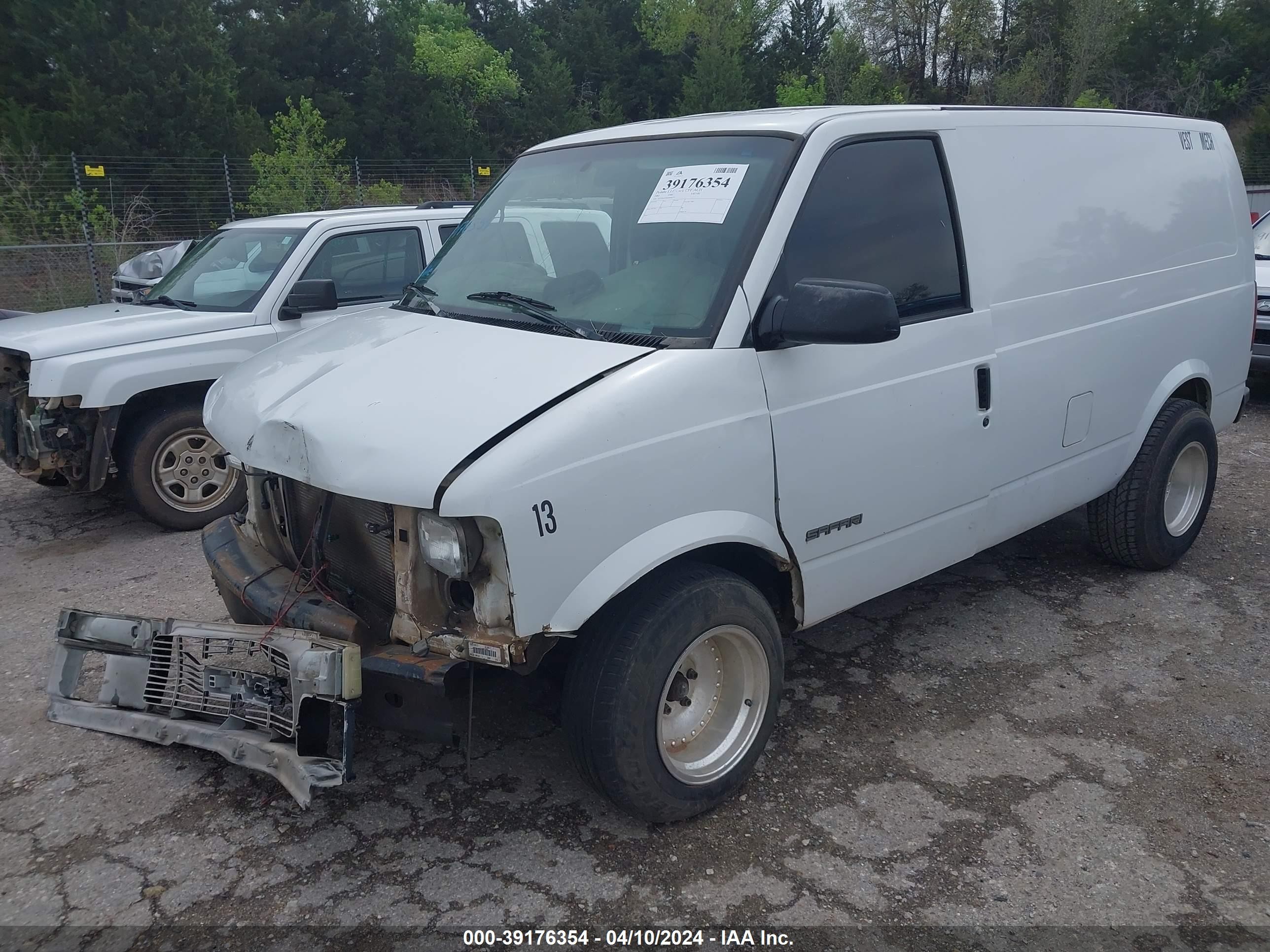 Photo 1 VIN: 1GTDM19X02B504275 - GMC SAFARI 