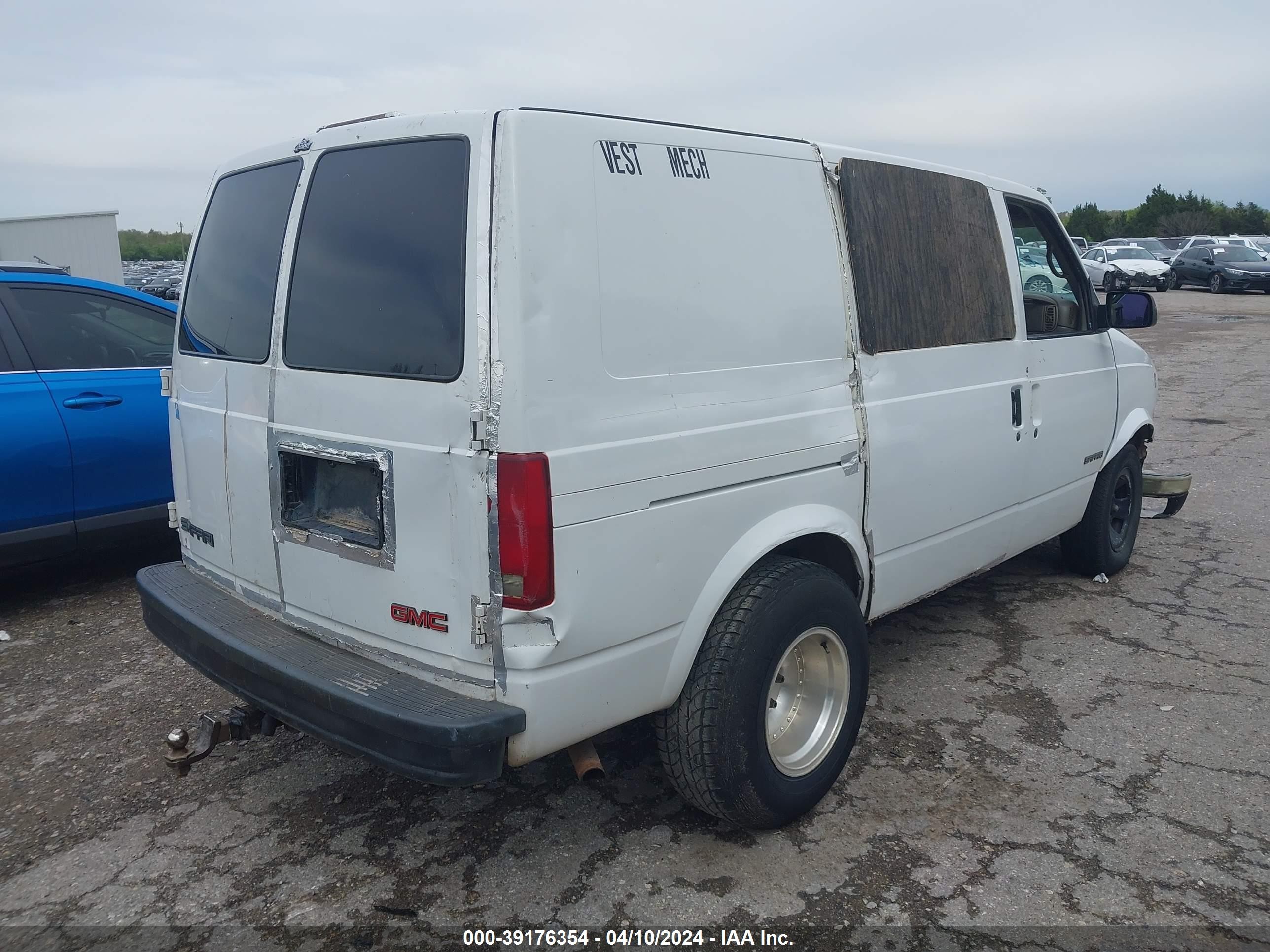 Photo 3 VIN: 1GTDM19X02B504275 - GMC SAFARI 