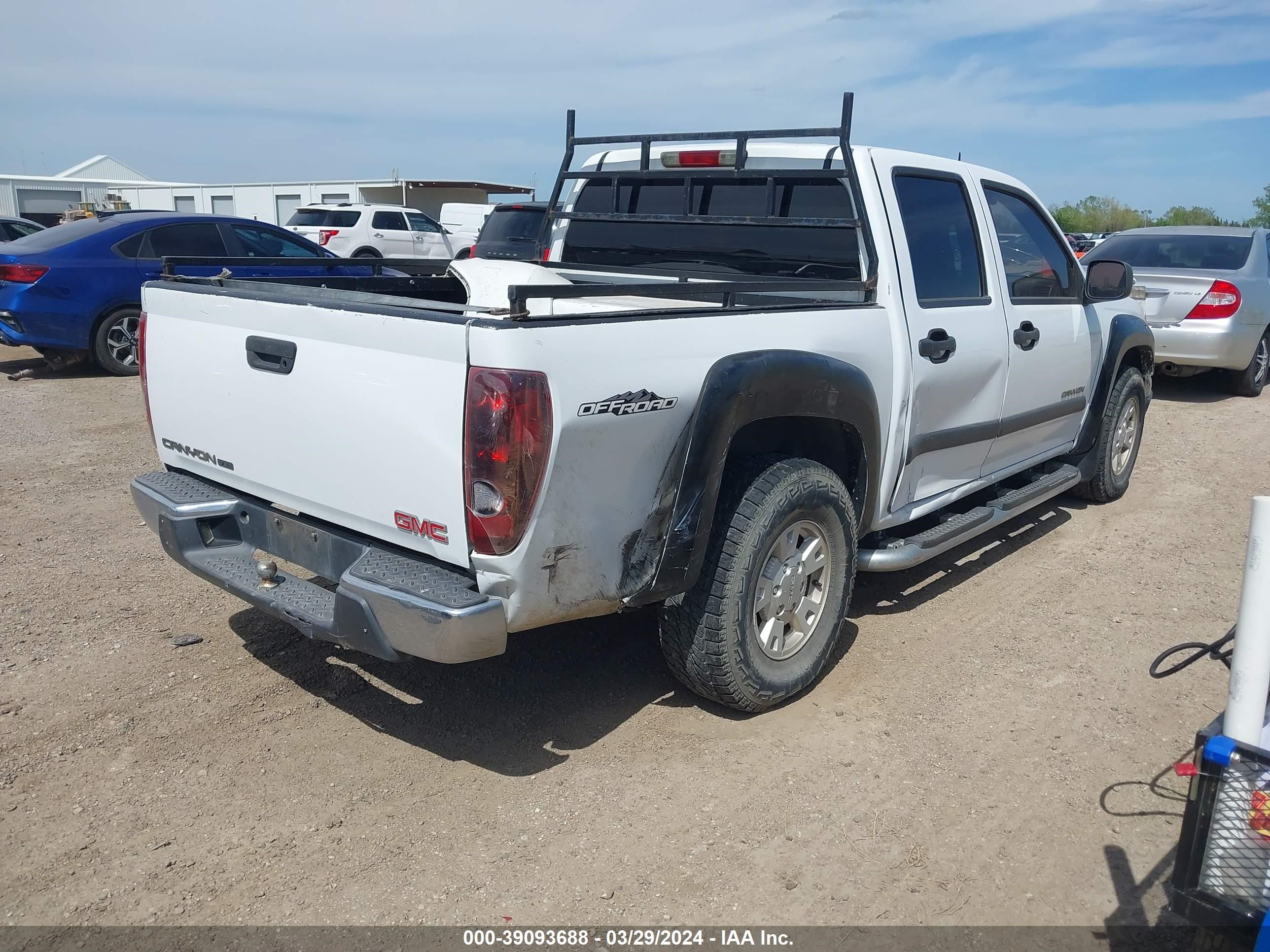 Photo 3 VIN: 1GTDS136658289444 - GMC CANYON 