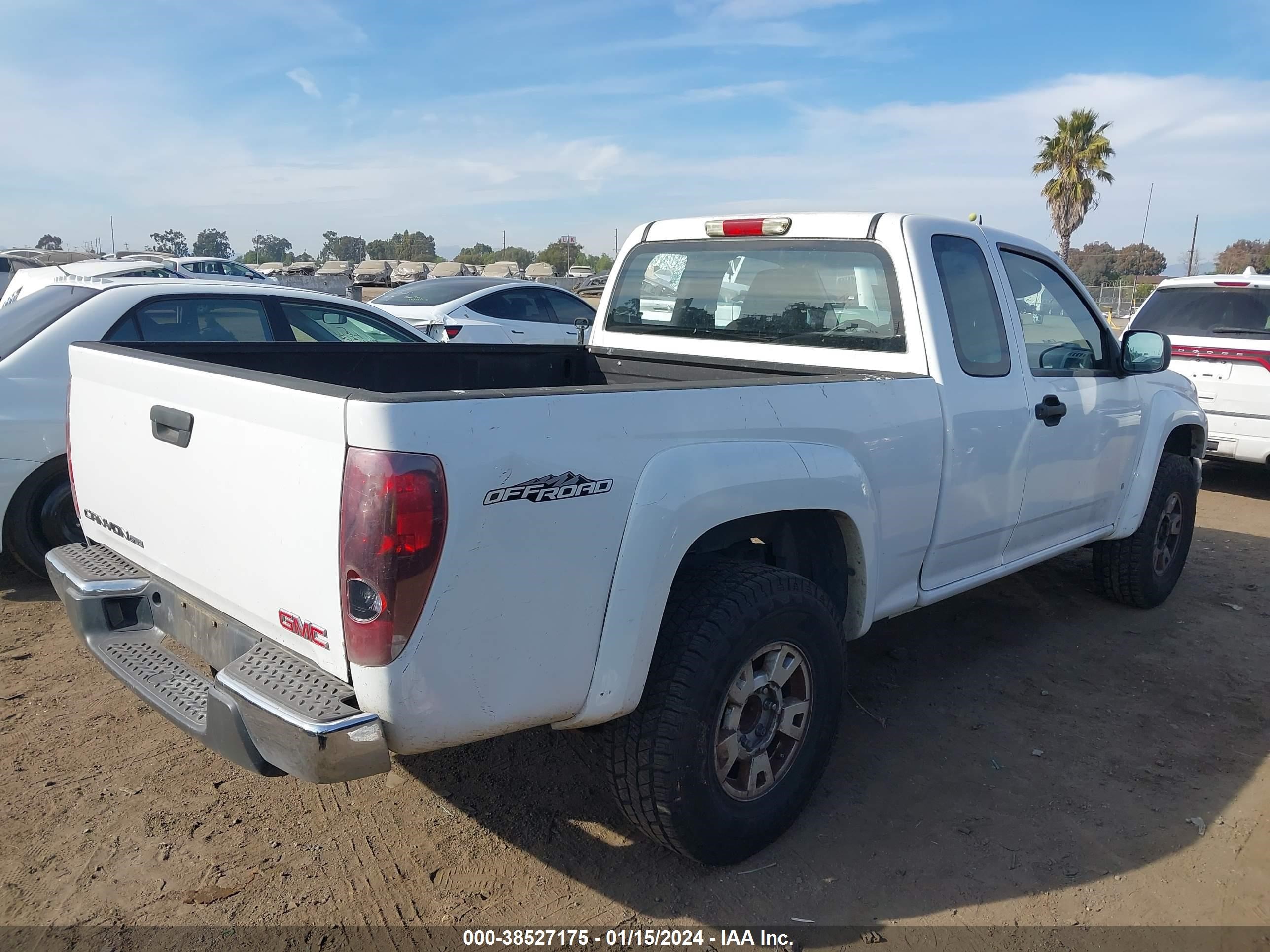 Photo 3 VIN: 1GTDS19E588178662 - GMC CANYON 