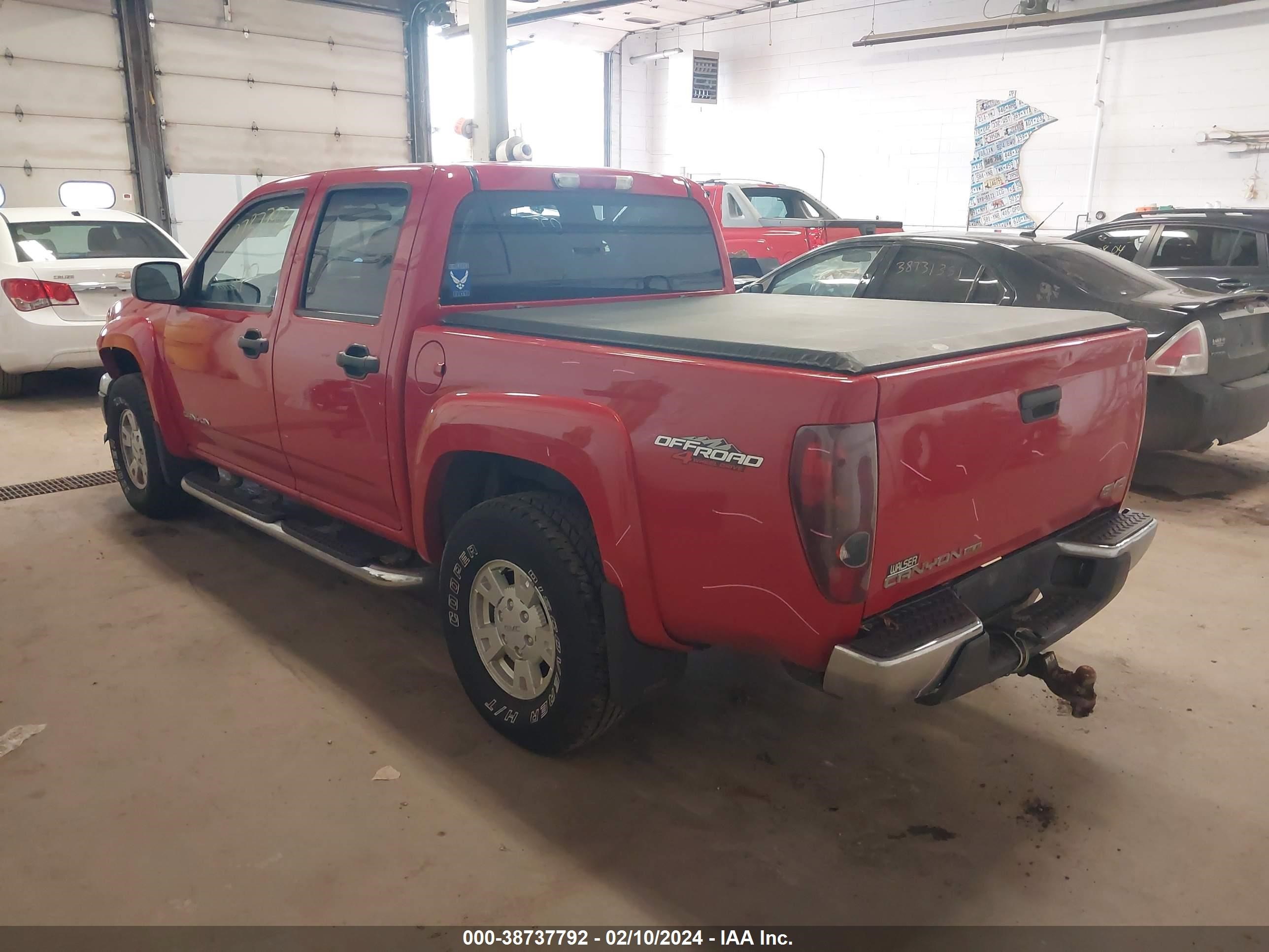 Photo 2 VIN: 1GTDT136658227183 - GMC CANYON 