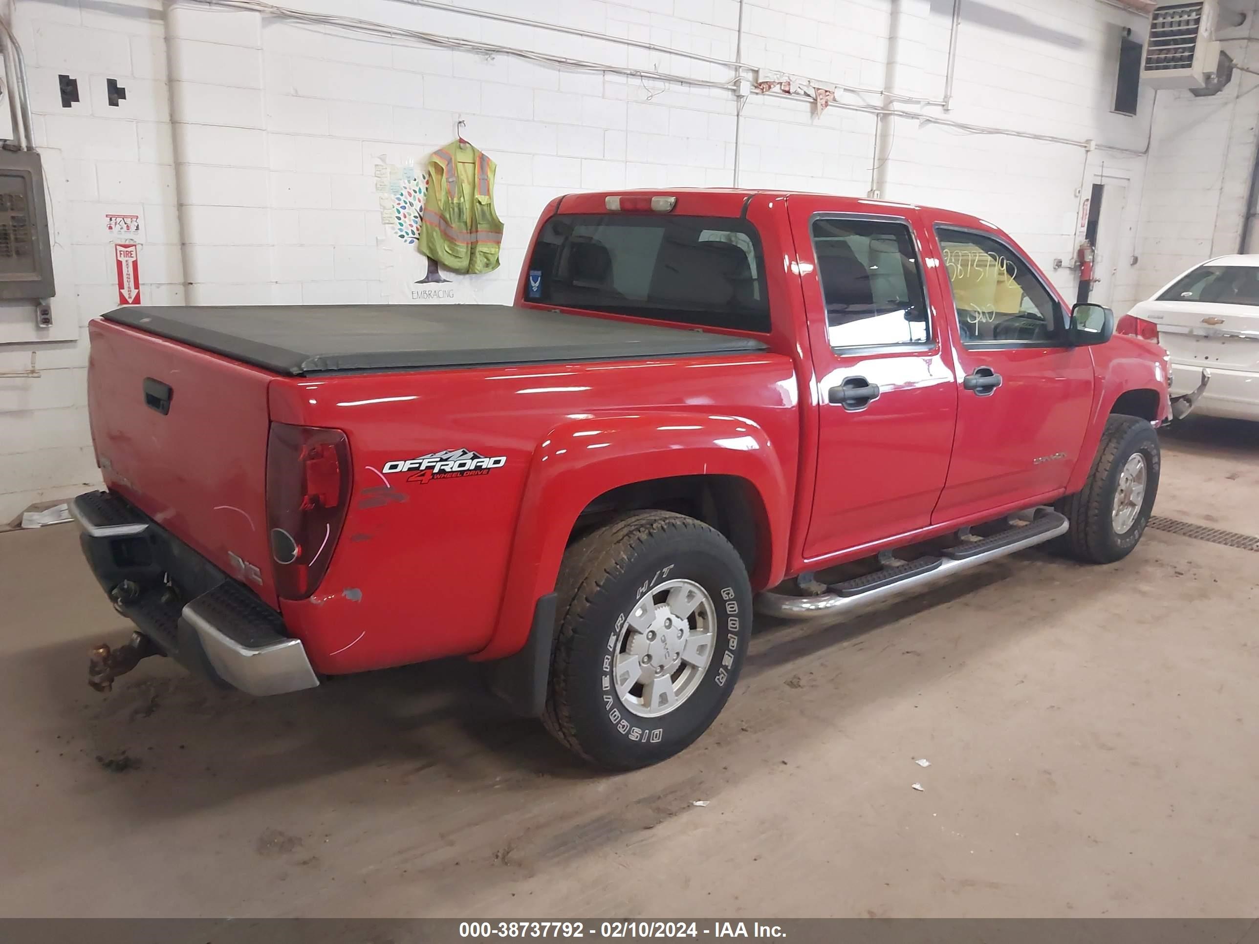 Photo 3 VIN: 1GTDT136658227183 - GMC CANYON 