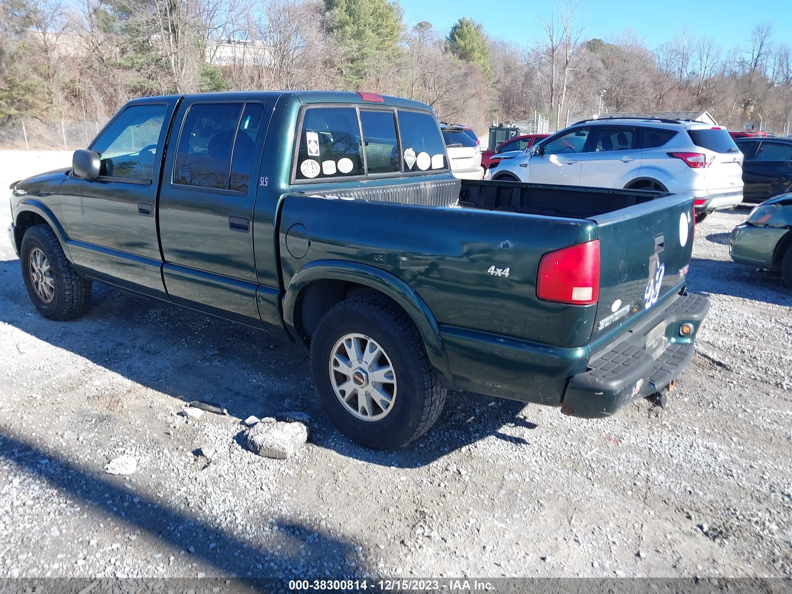 Photo 2 VIN: 1GTDT13X03K172982 - GMC SONOMA 