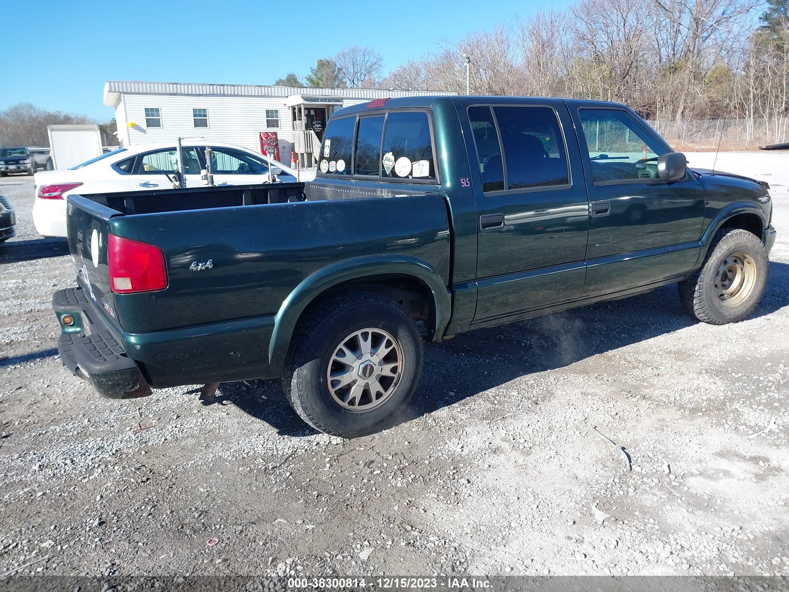 Photo 3 VIN: 1GTDT13X03K172982 - GMC SONOMA 