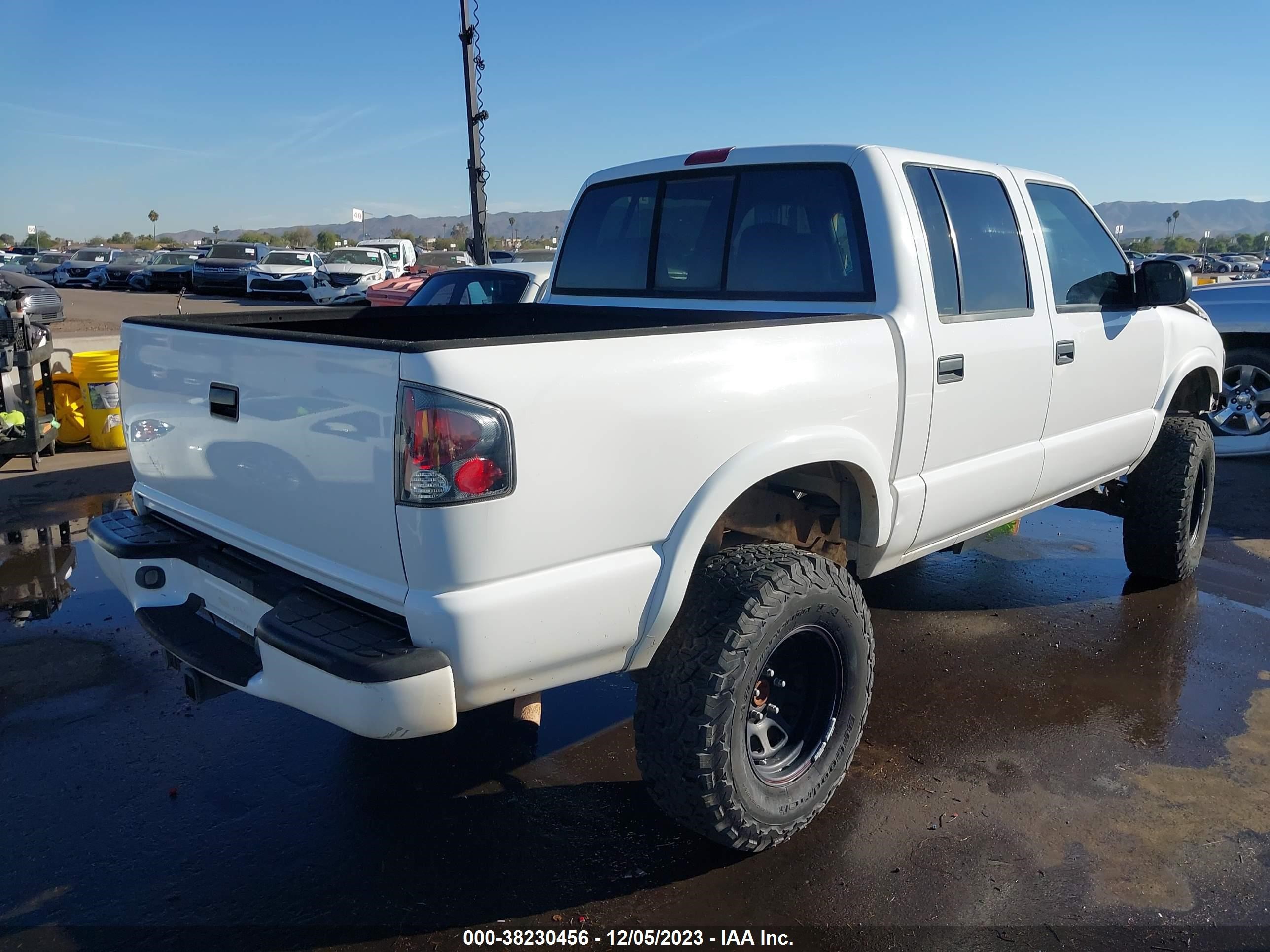 Photo 3 VIN: 1GTDT13X33K161152 - GMC SONOMA 