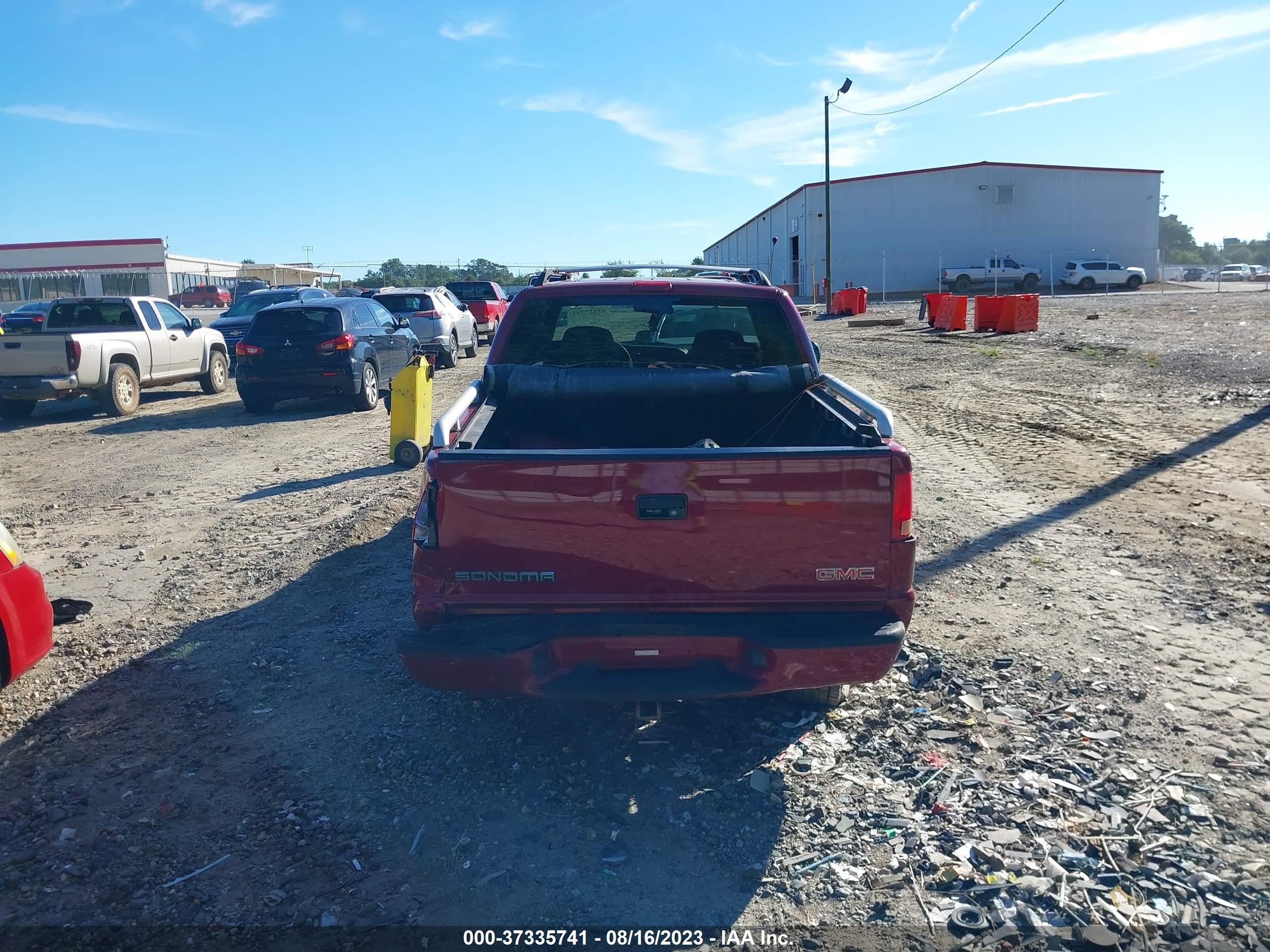 Photo 15 VIN: 1GTDT13X74K115650 - GMC SONOMA 