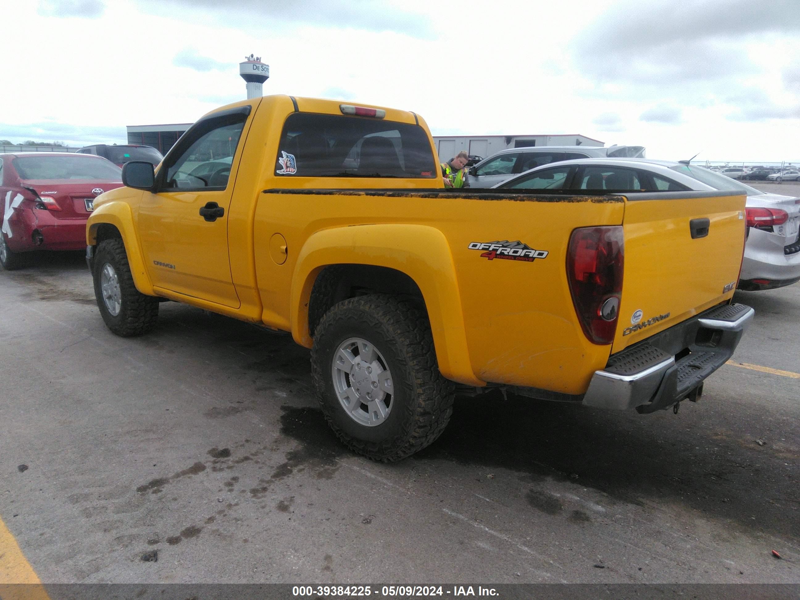 Photo 2 VIN: 1GTDT146X48115452 - GMC CANYON 