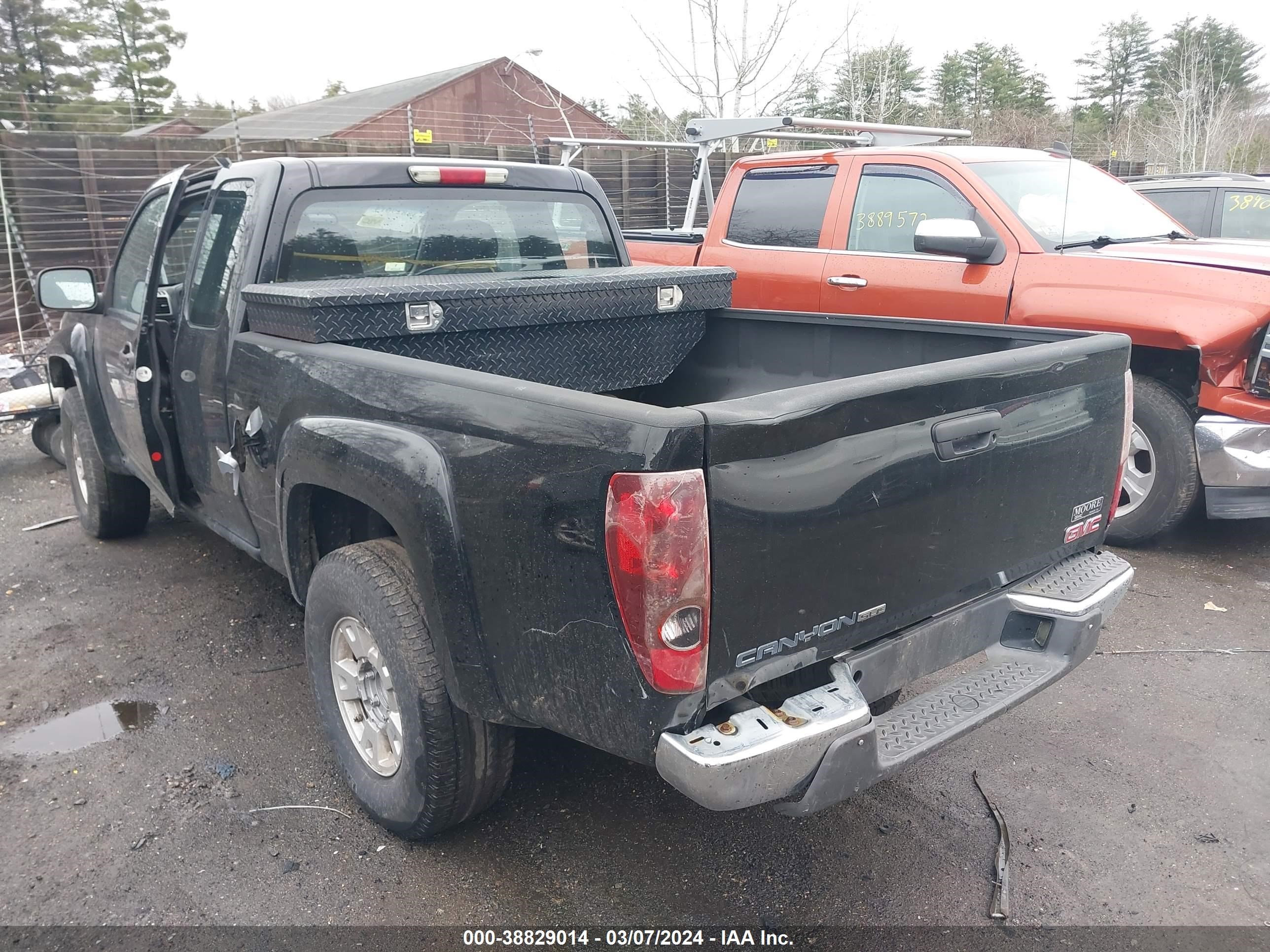 Photo 2 VIN: 1GTDT196758209878 - GMC CANYON 