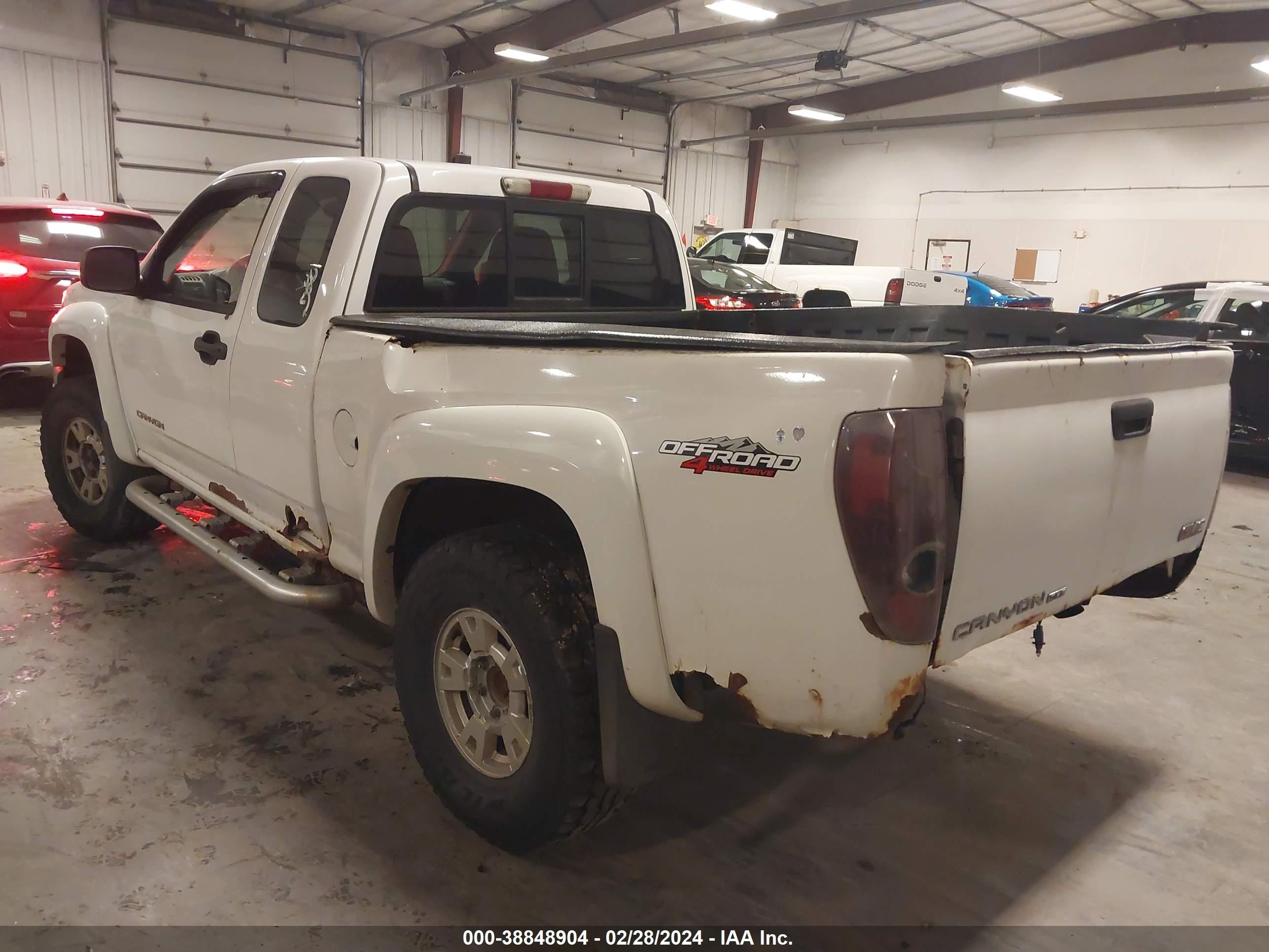 Photo 2 VIN: 1GTDT196X58130835 - GMC CANYON 