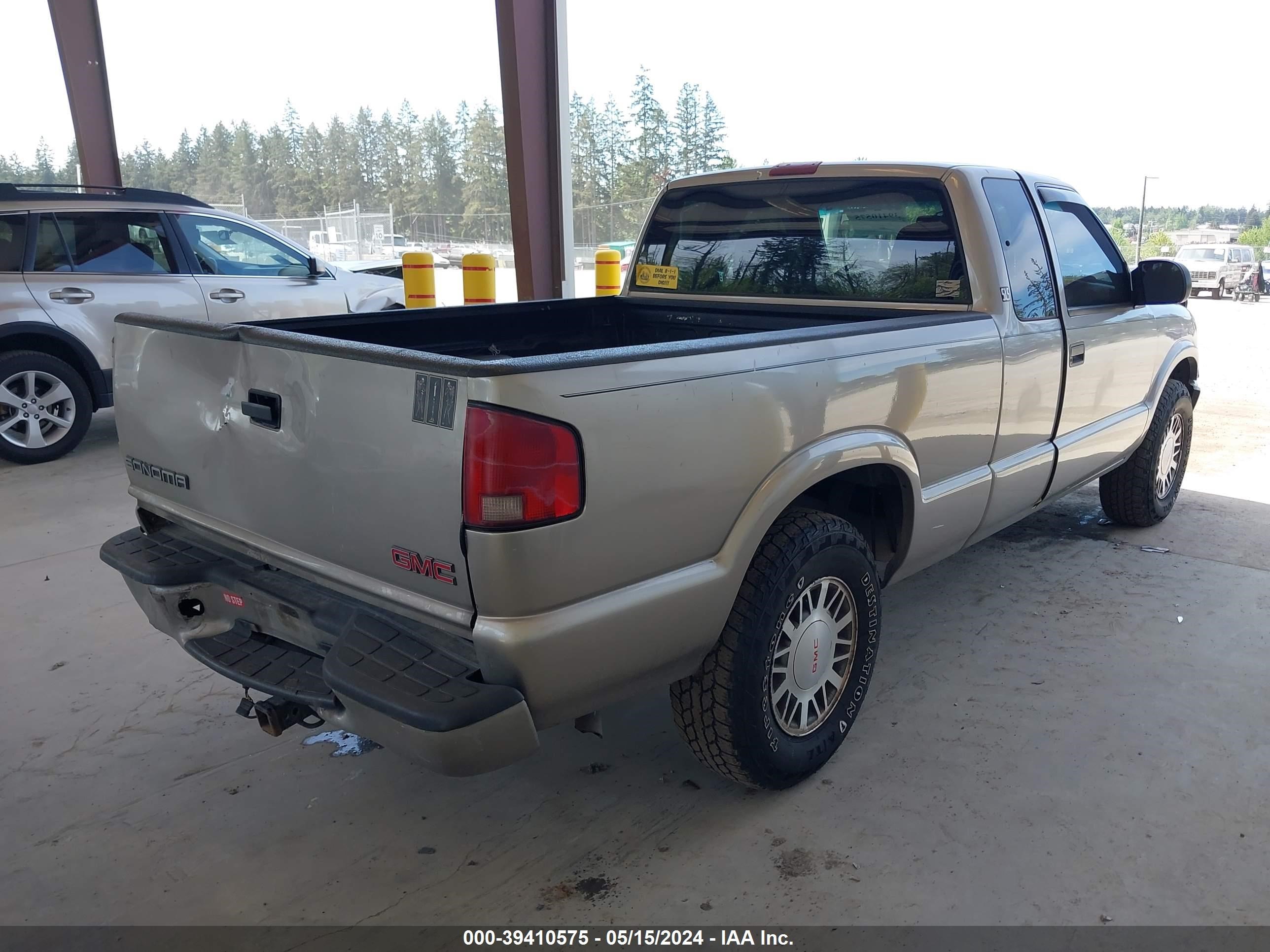 Photo 3 VIN: 1GTDT19W318188313 - GMC SONOMA 