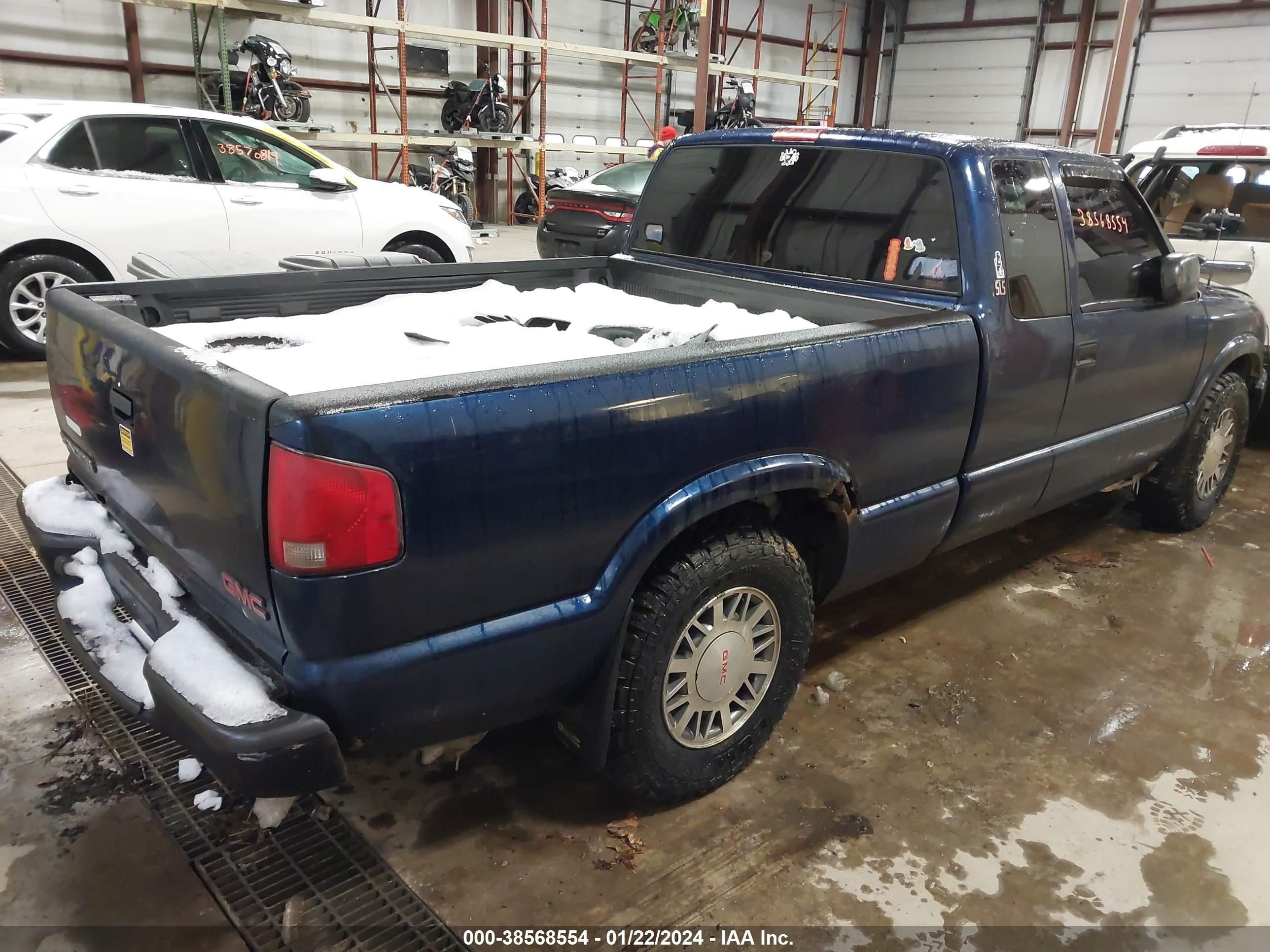 Photo 3 VIN: 1GTDT19W5Y8272952 - GMC SONOMA 