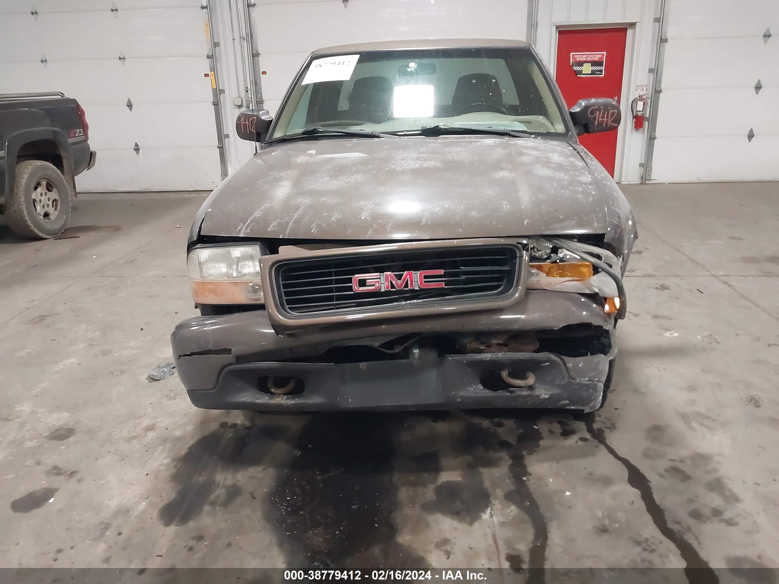 Photo 11 VIN: 1GTDT19W7Y8272242 - GMC SONOMA 