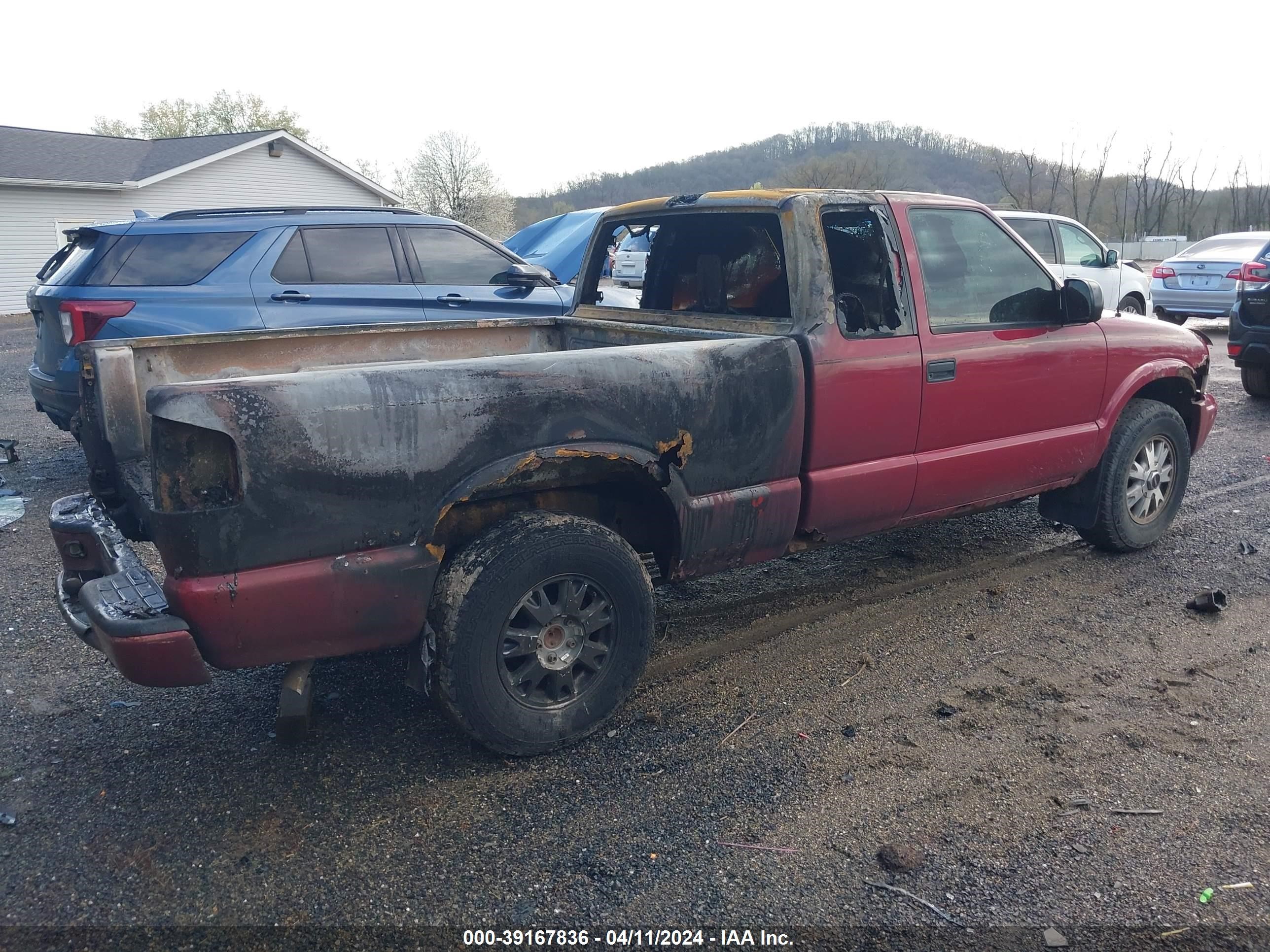 Photo 3 VIN: 1GTDT19X138249377 - GMC SONOMA 