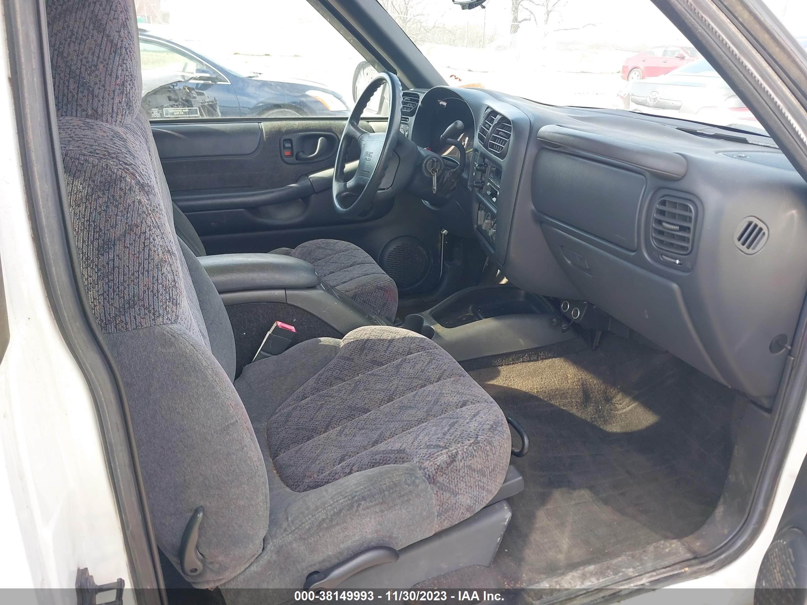 Photo 4 VIN: 1GTDT19X3W8525479 - GMC SONOMA 