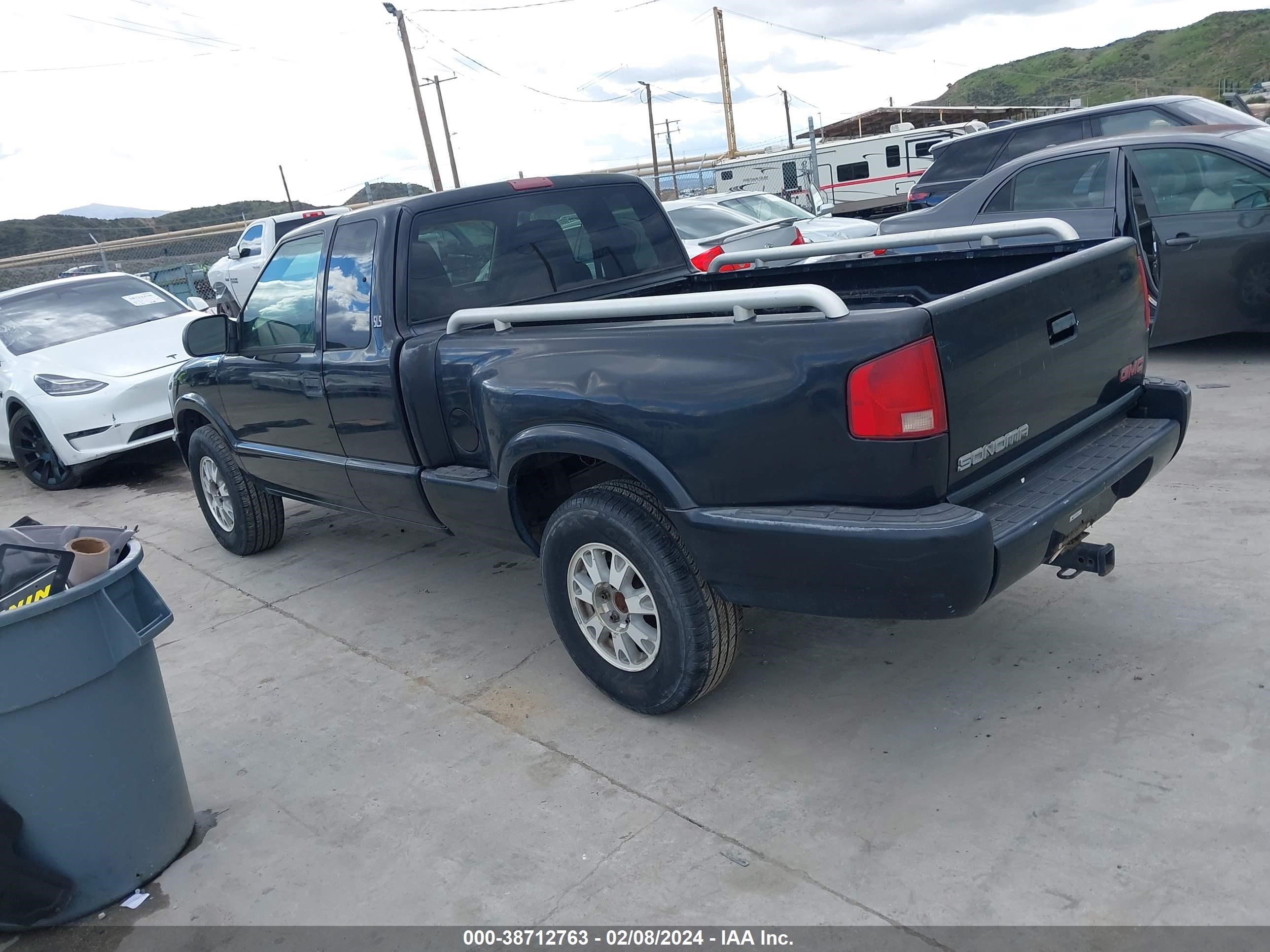 Photo 2 VIN: 1GTDT19X438156790 - GMC SONOMA 