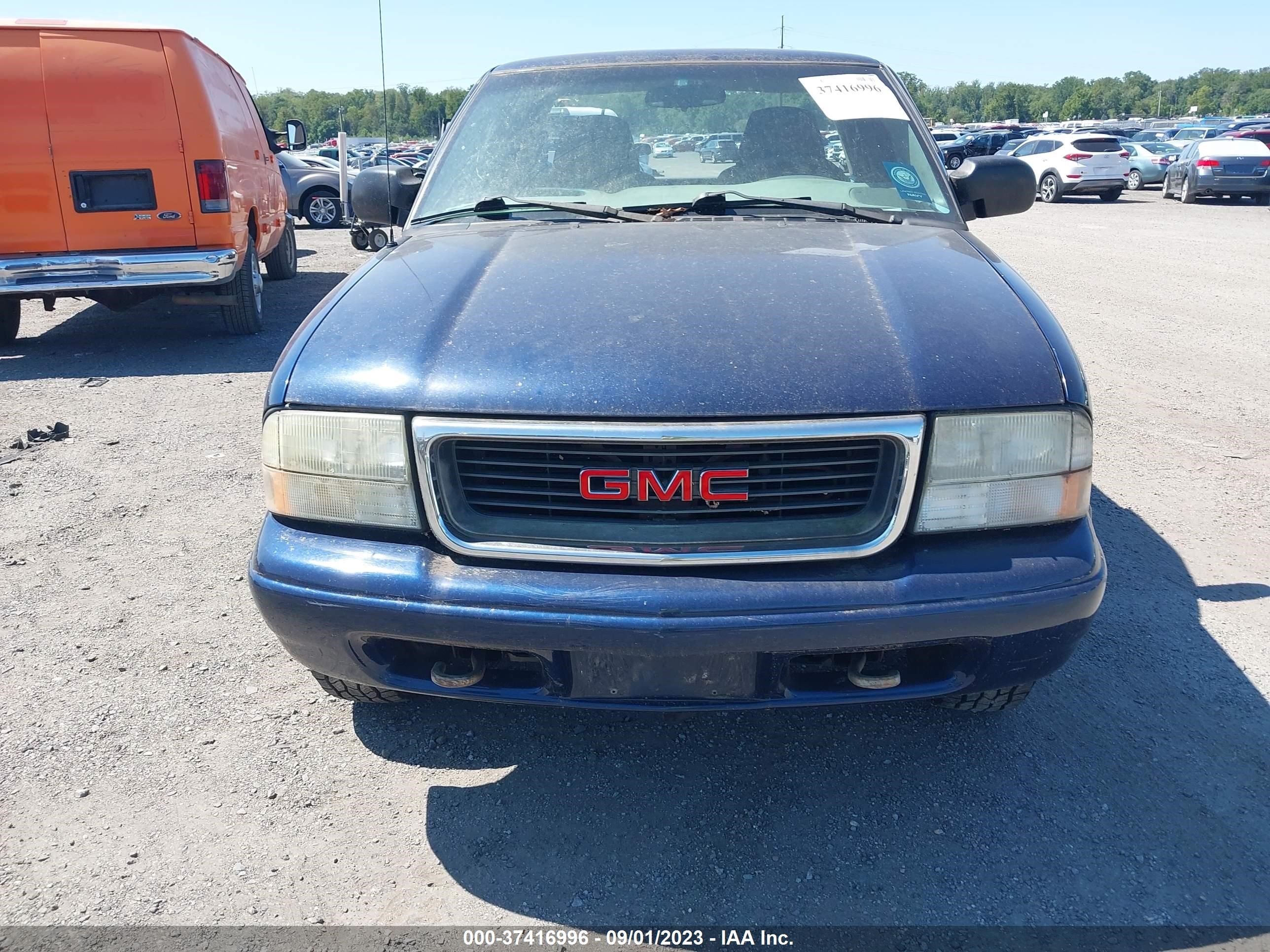 Photo 11 VIN: 1GTDT19X838218630 - GMC SONOMA 