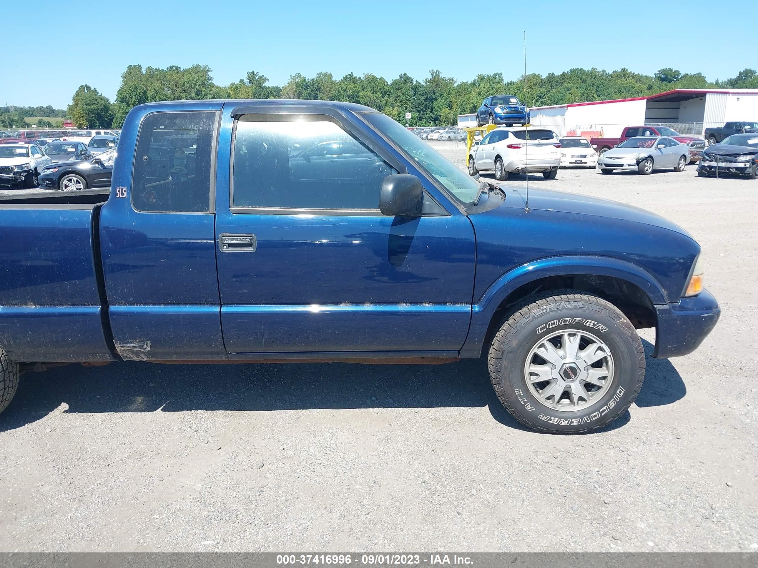 Photo 12 VIN: 1GTDT19X838218630 - GMC SONOMA 