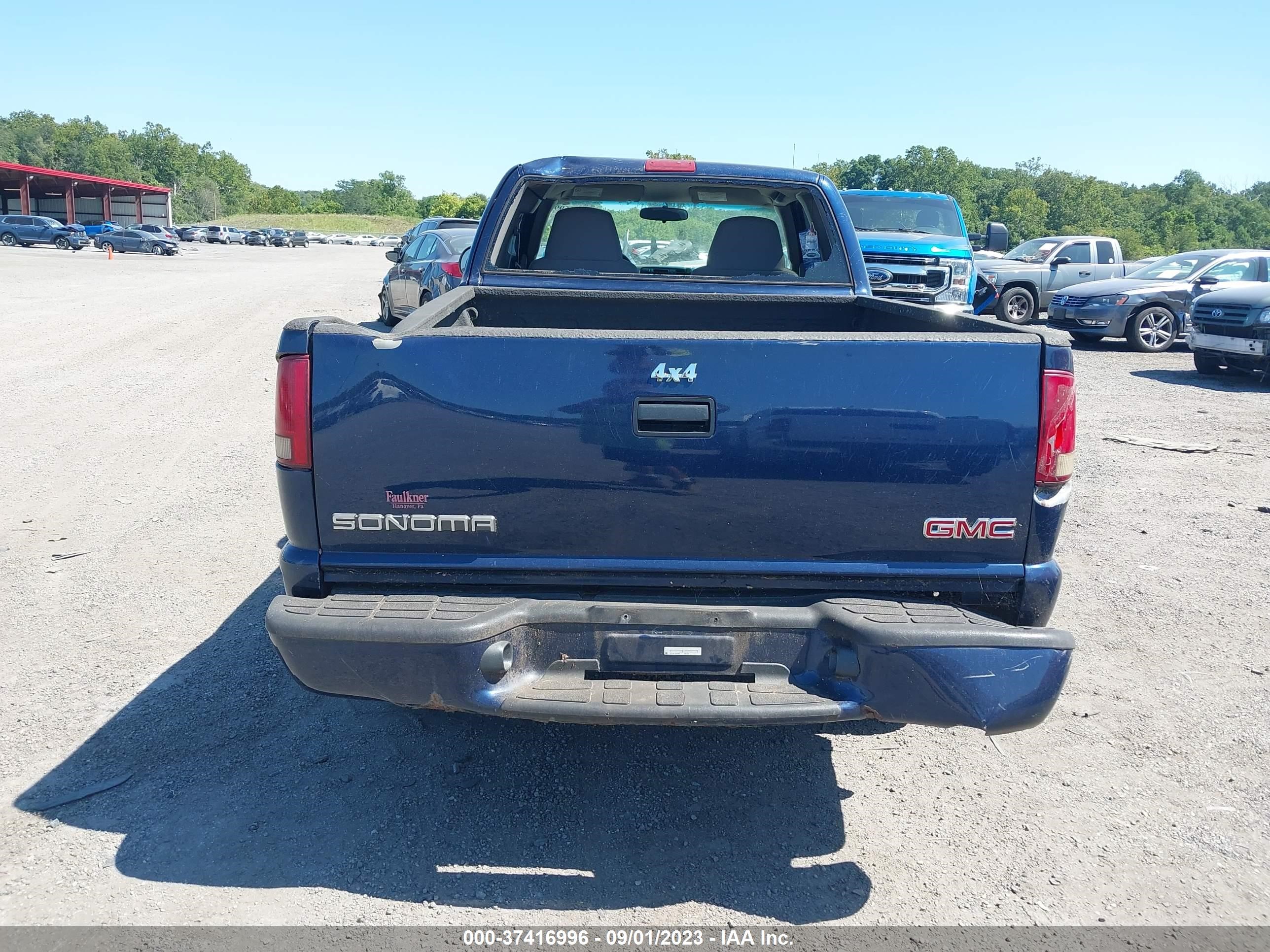 Photo 15 VIN: 1GTDT19X838218630 - GMC SONOMA 