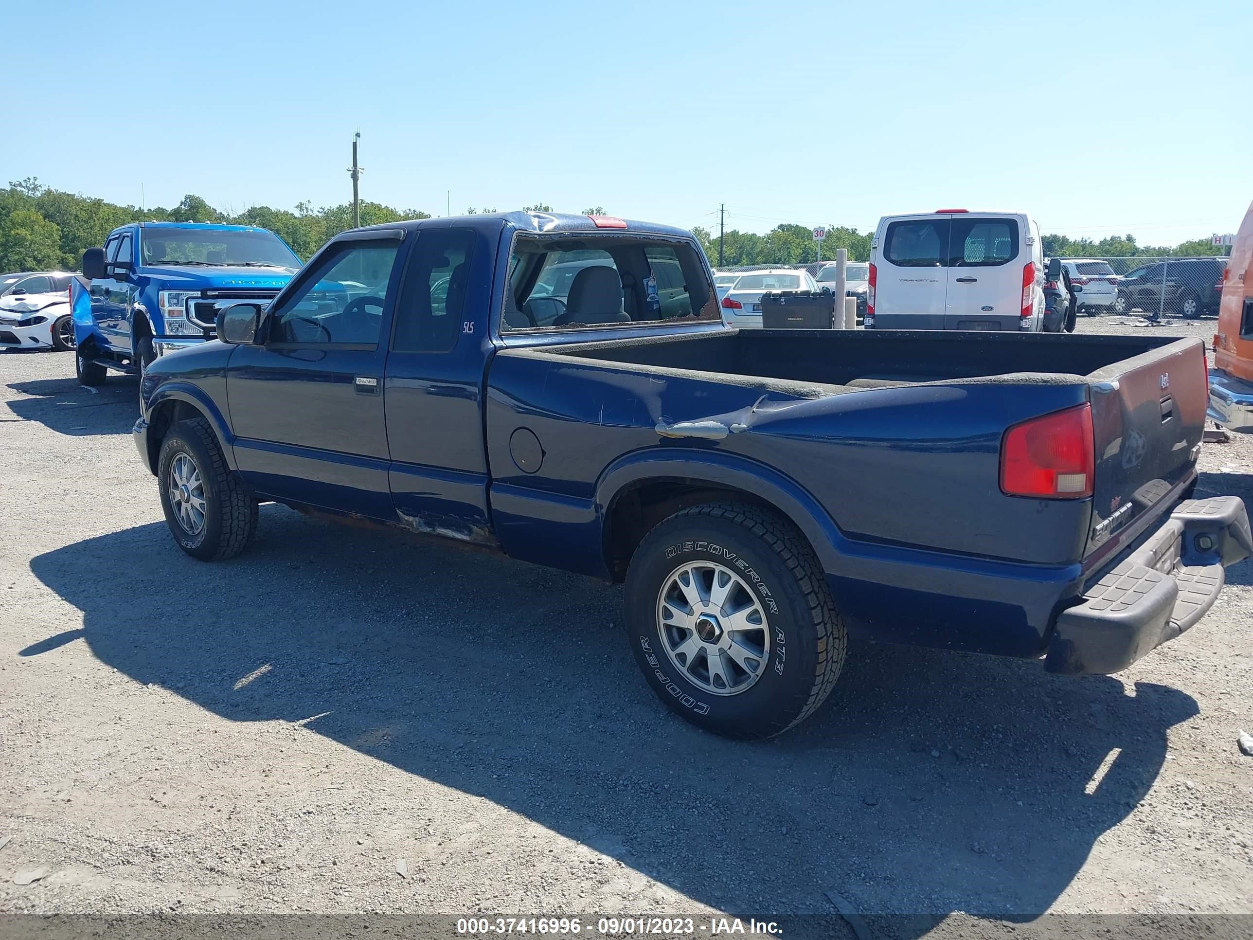 Photo 2 VIN: 1GTDT19X838218630 - GMC SONOMA 