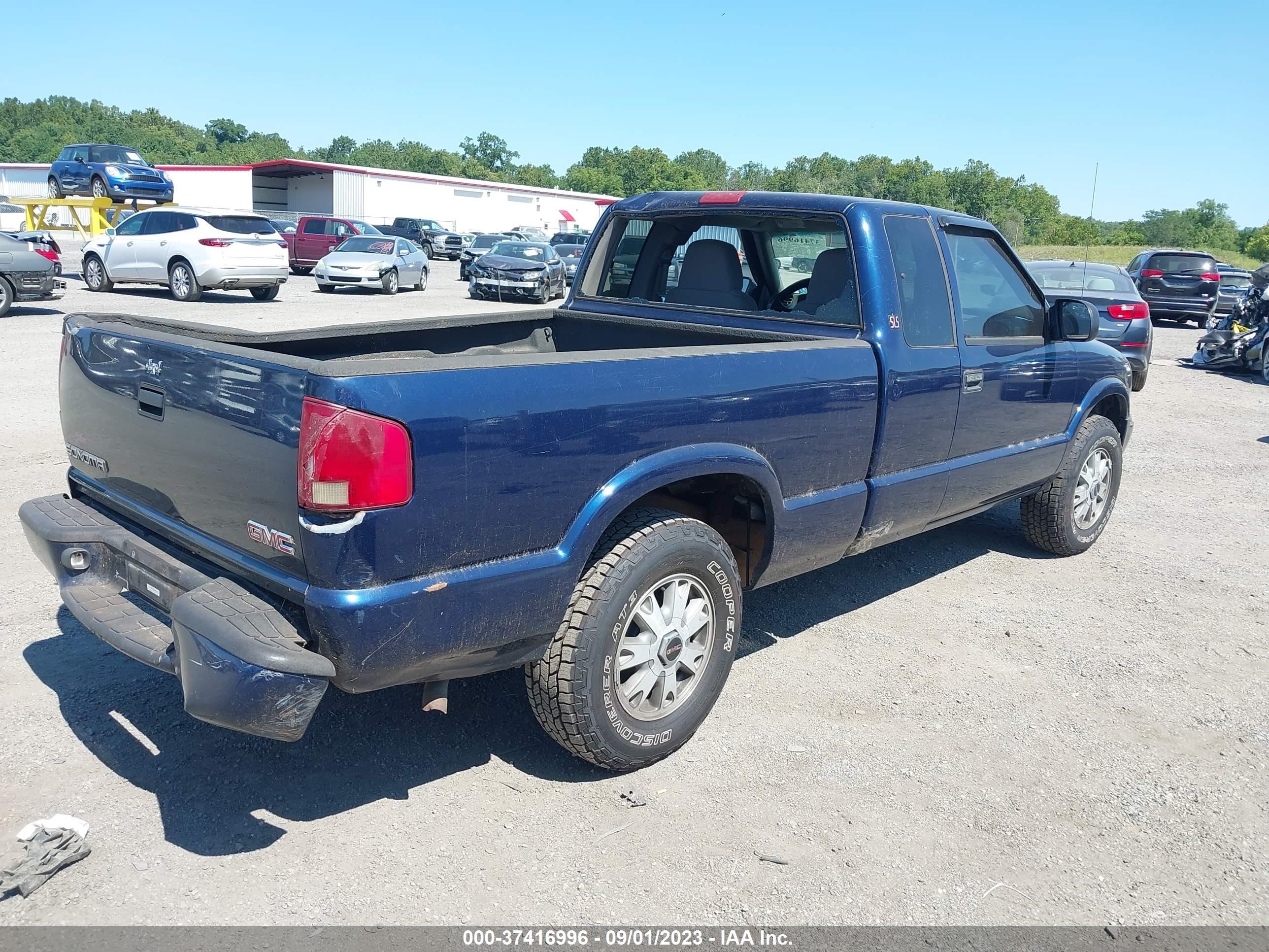 Photo 3 VIN: 1GTDT19X838218630 - GMC SONOMA 