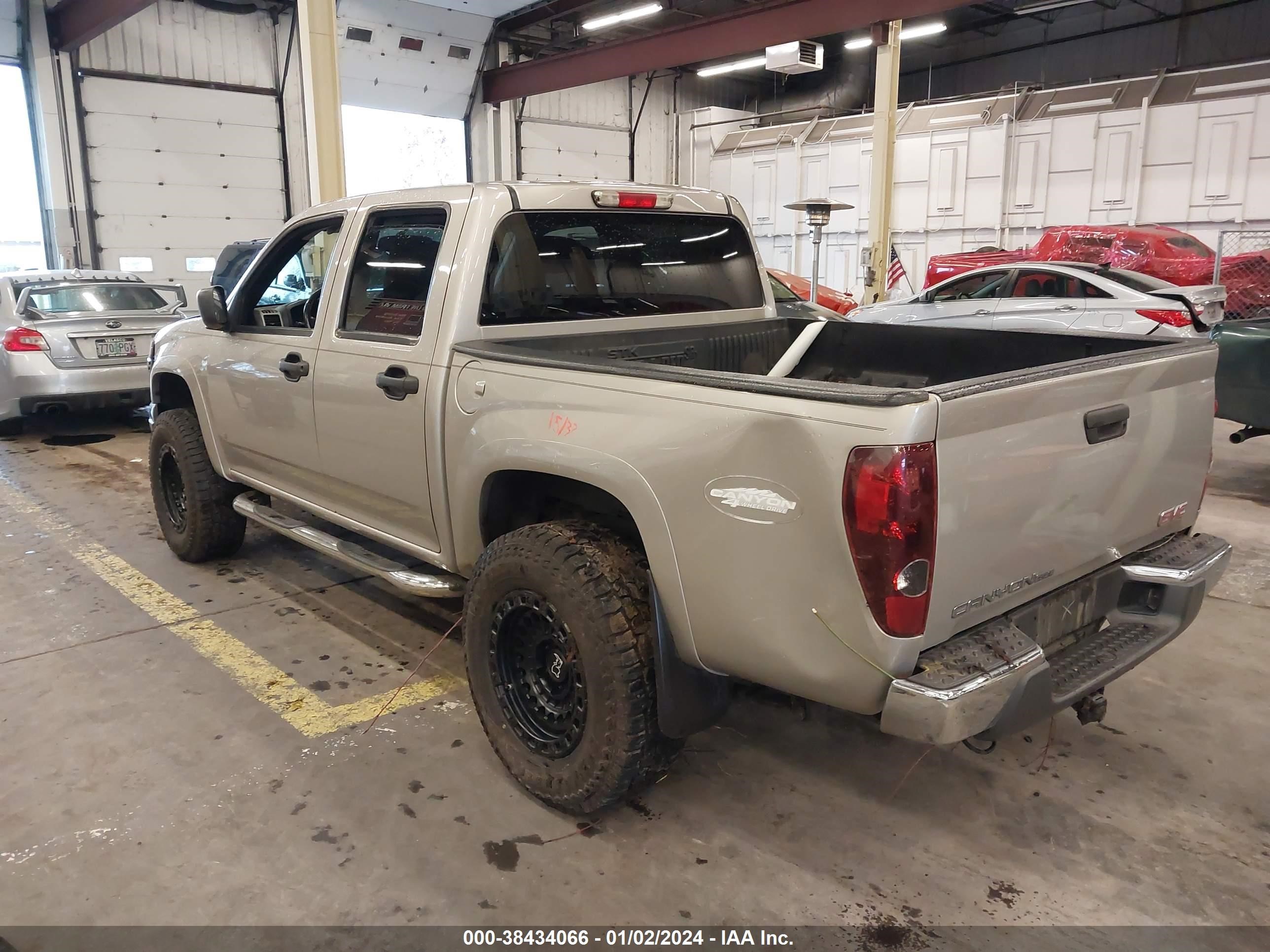 Photo 2 VIN: 1GTDT33E388197793 - GMC CANYON 