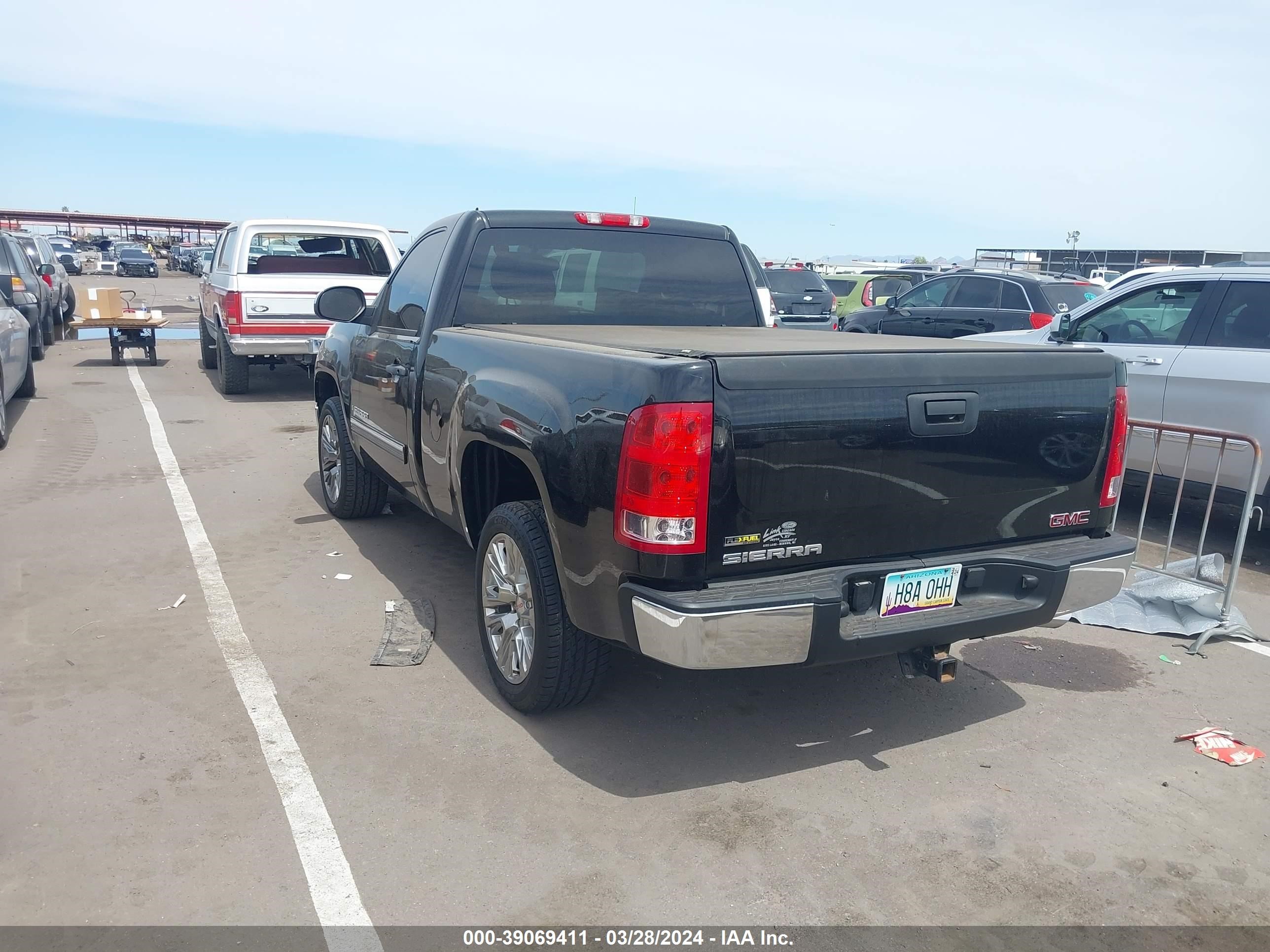 Photo 2 VIN: 1GTEC14097Z563549 - GMC SIERRA 