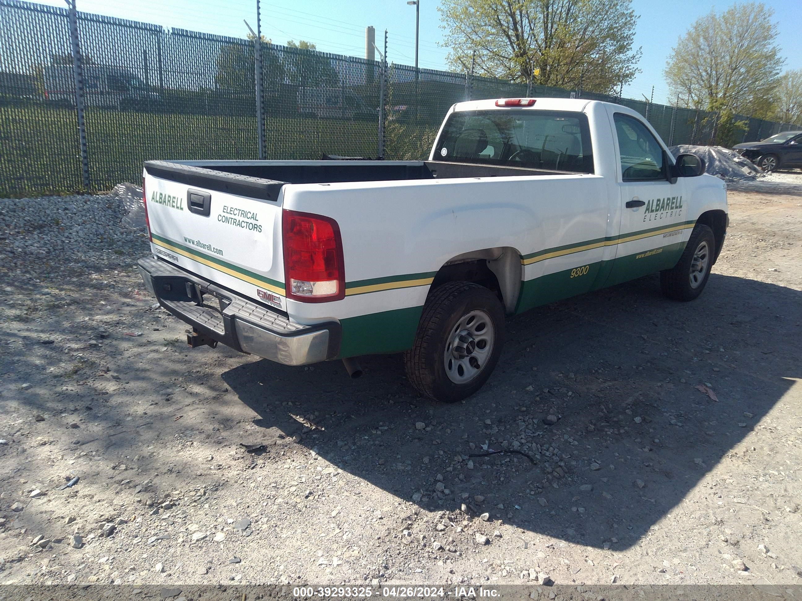 Photo 3 VIN: 1GTEC14C68Z329025 - GMC SIERRA 