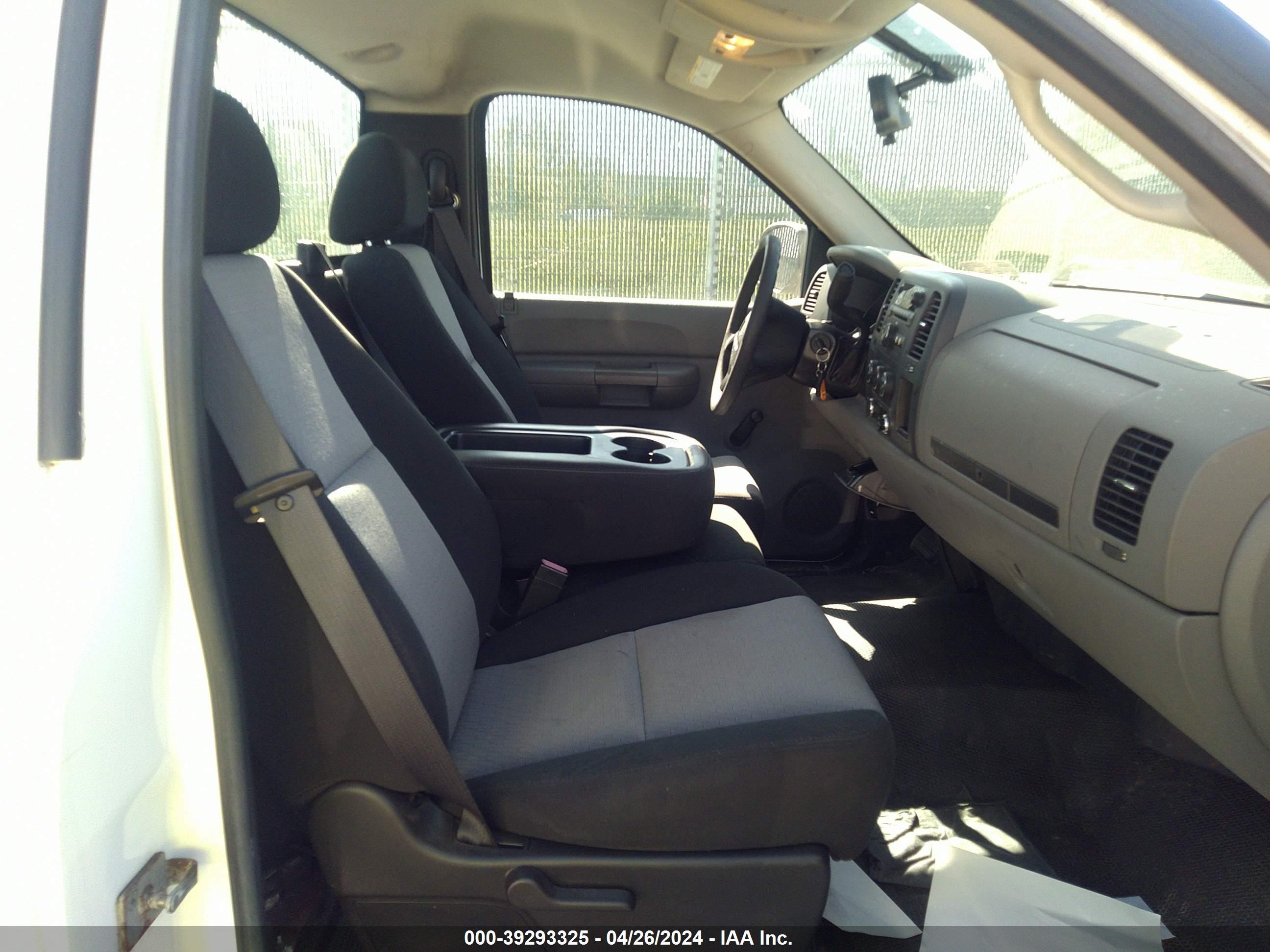 Photo 4 VIN: 1GTEC14C68Z329025 - GMC SIERRA 