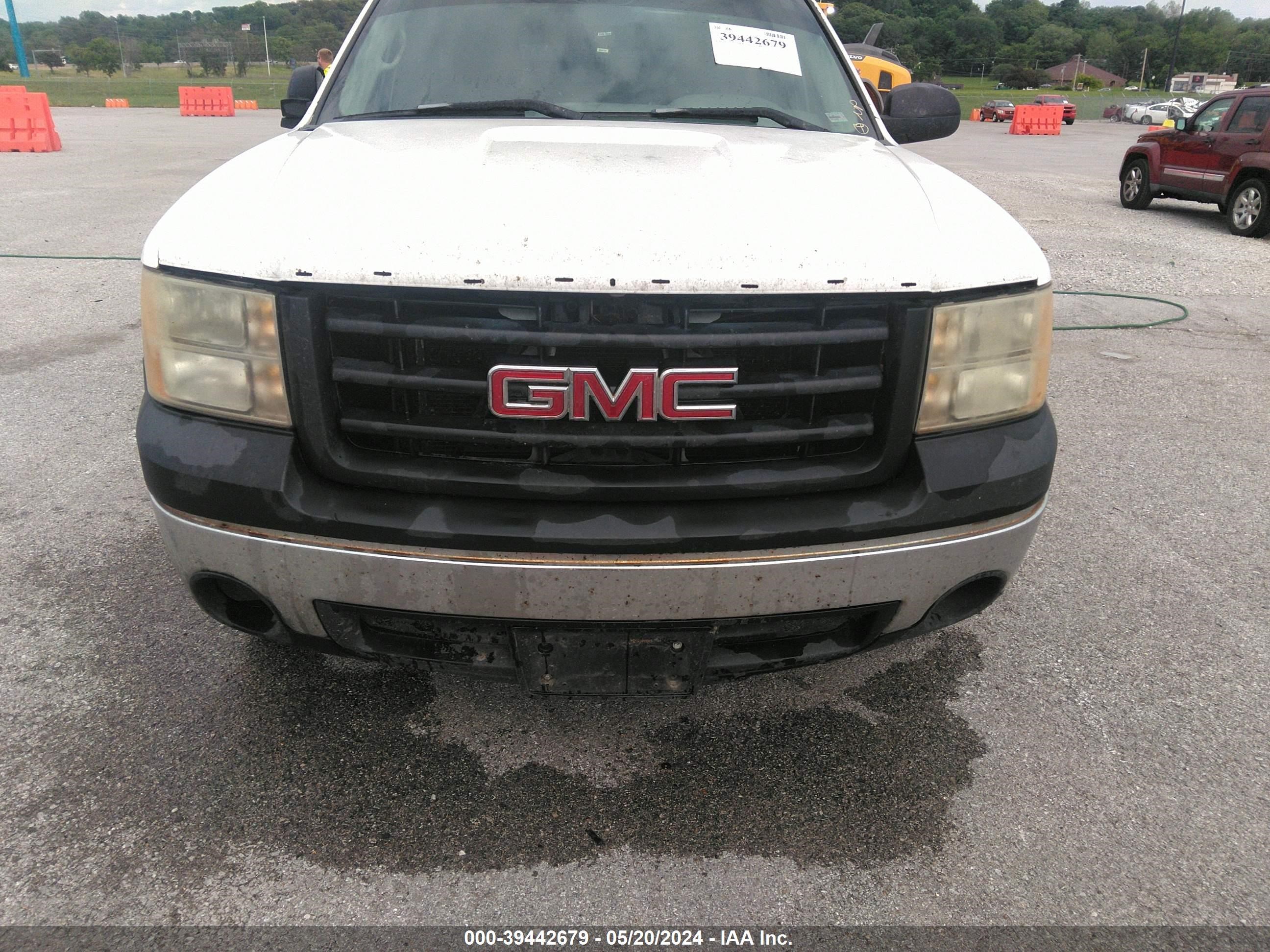 Photo 5 VIN: 1GTEC14C88Z212532 - GMC SIERRA 