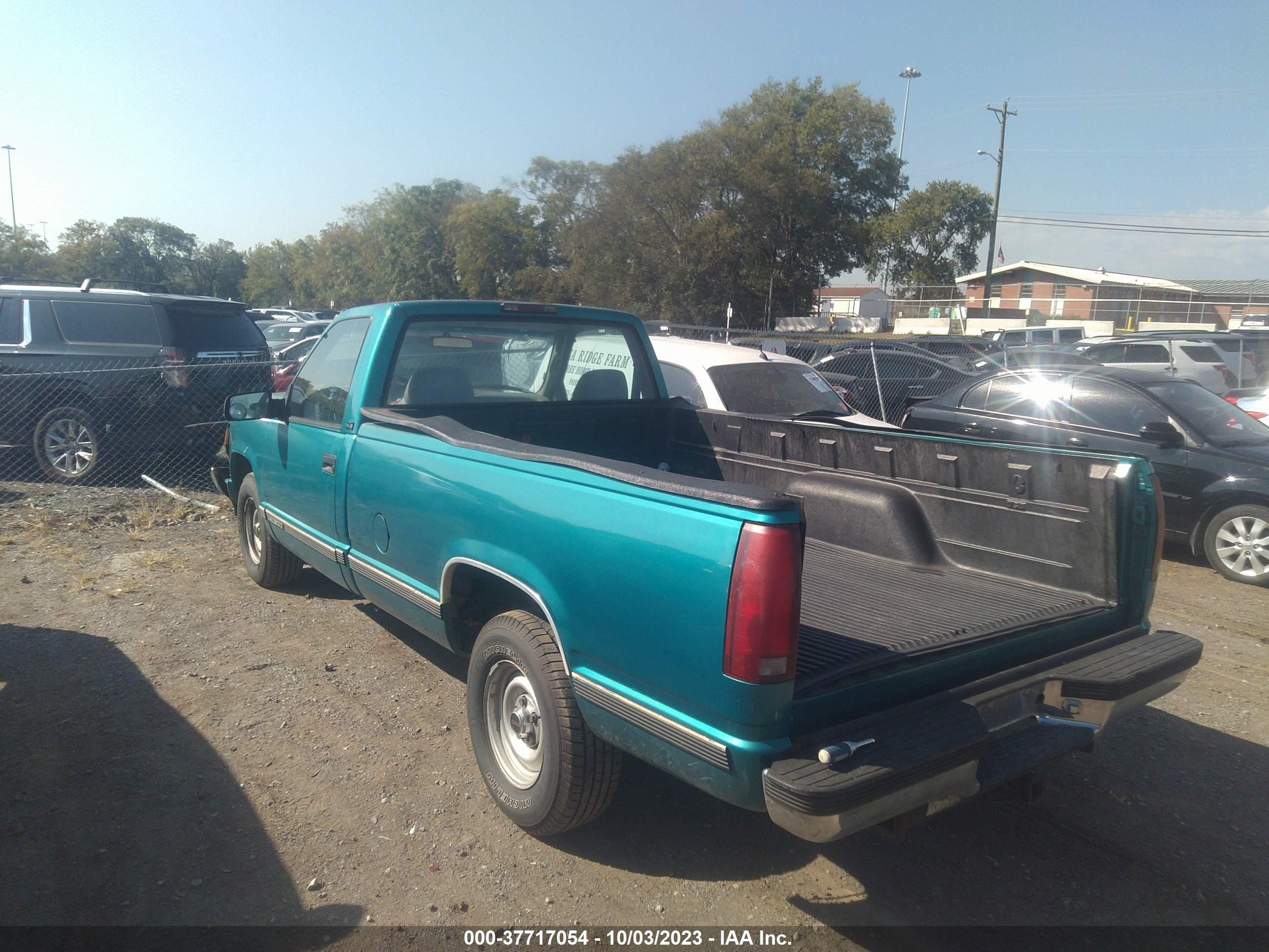 Photo 2 VIN: 1GTEC14H6SZ555164 - GMC SIERRA 