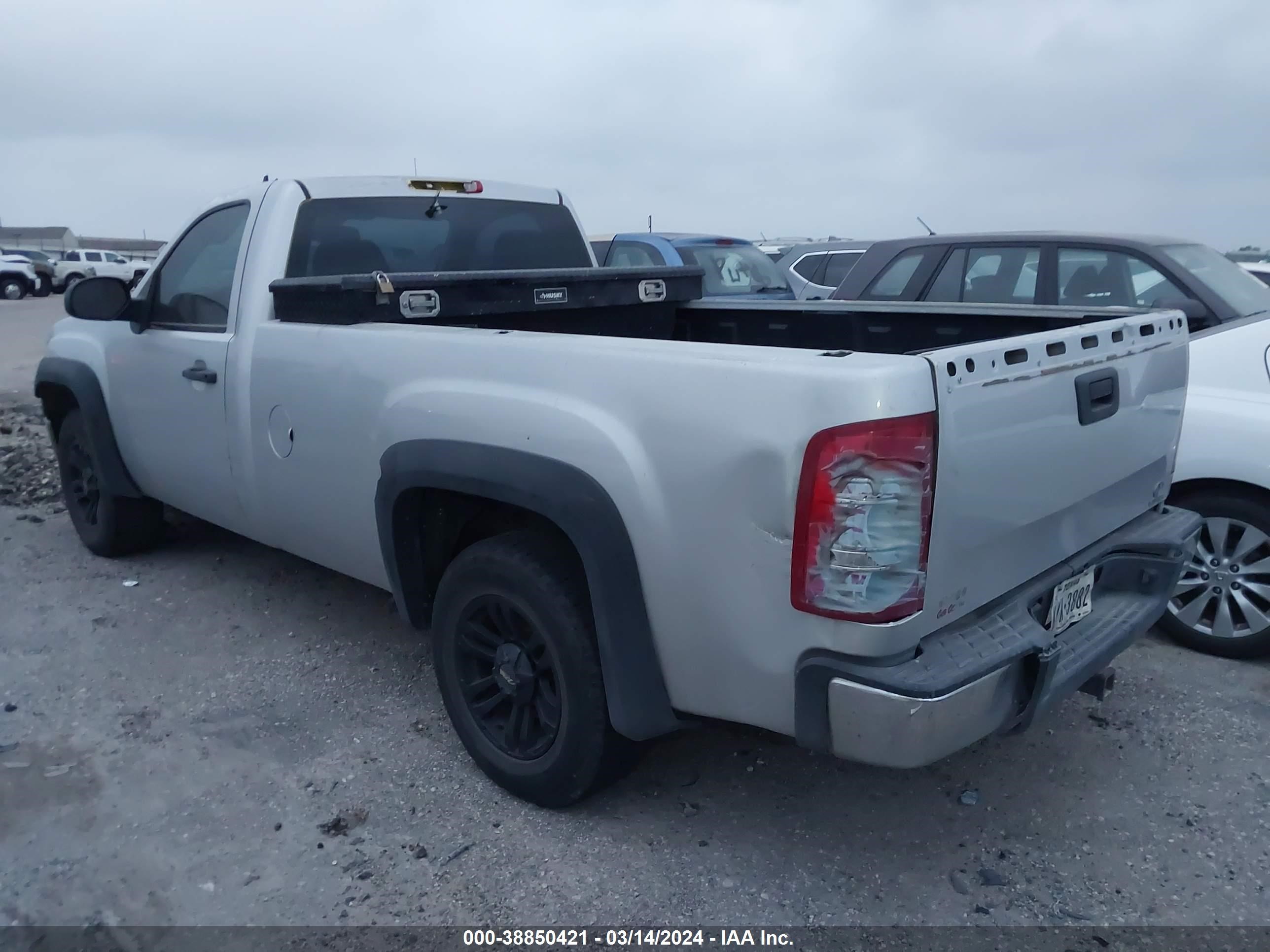 Photo 2 VIN: 1GTEC14J18Z248710 - GMC SIERRA 