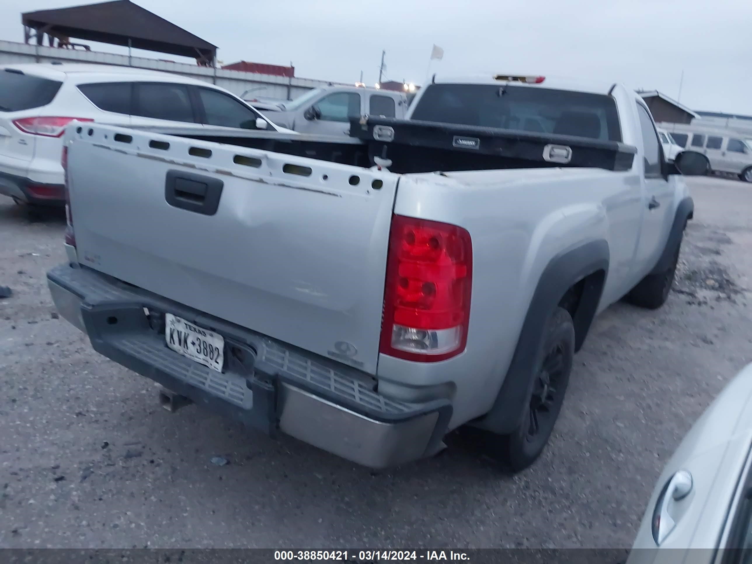 Photo 3 VIN: 1GTEC14J18Z248710 - GMC SIERRA 