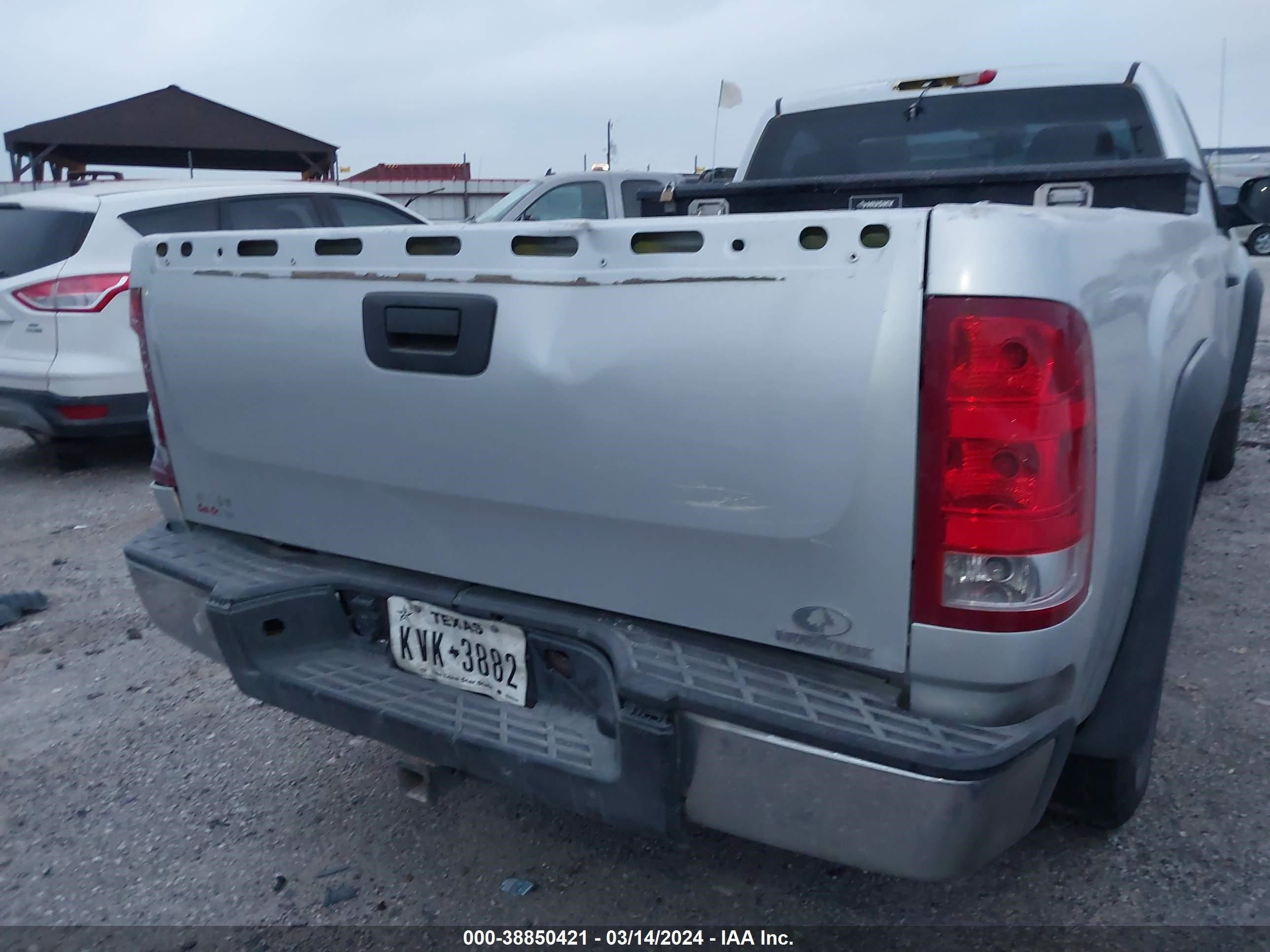 Photo 5 VIN: 1GTEC14J18Z248710 - GMC SIERRA 