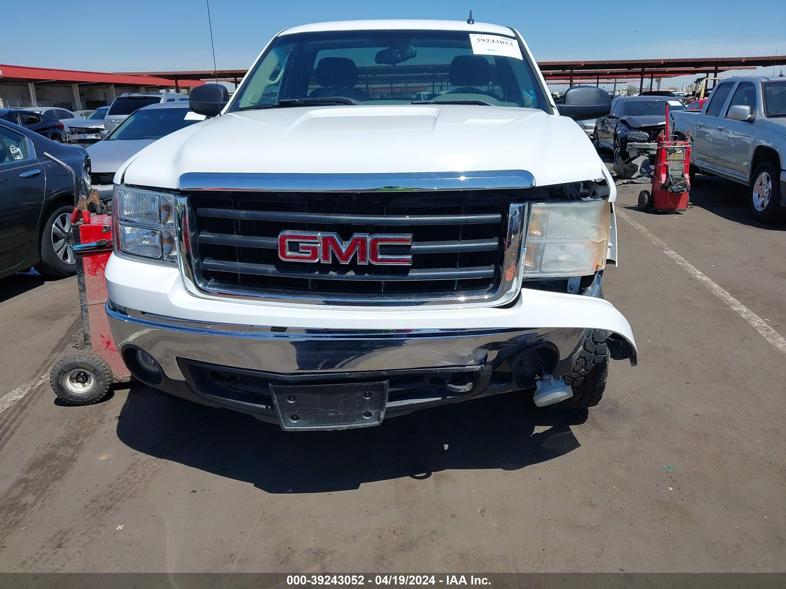 Photo 12 VIN: 1GTEC14J98Z321287 - GMC SIERRA 