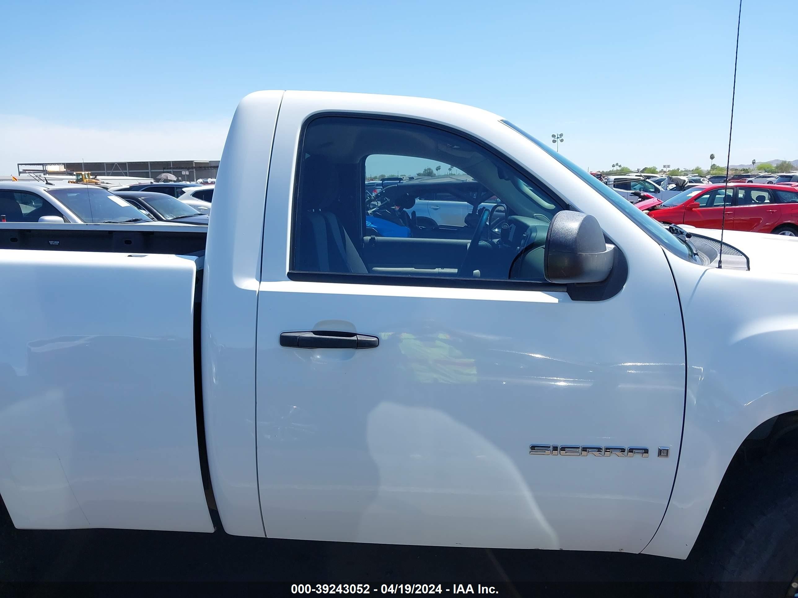 Photo 13 VIN: 1GTEC14J98Z321287 - GMC SIERRA 