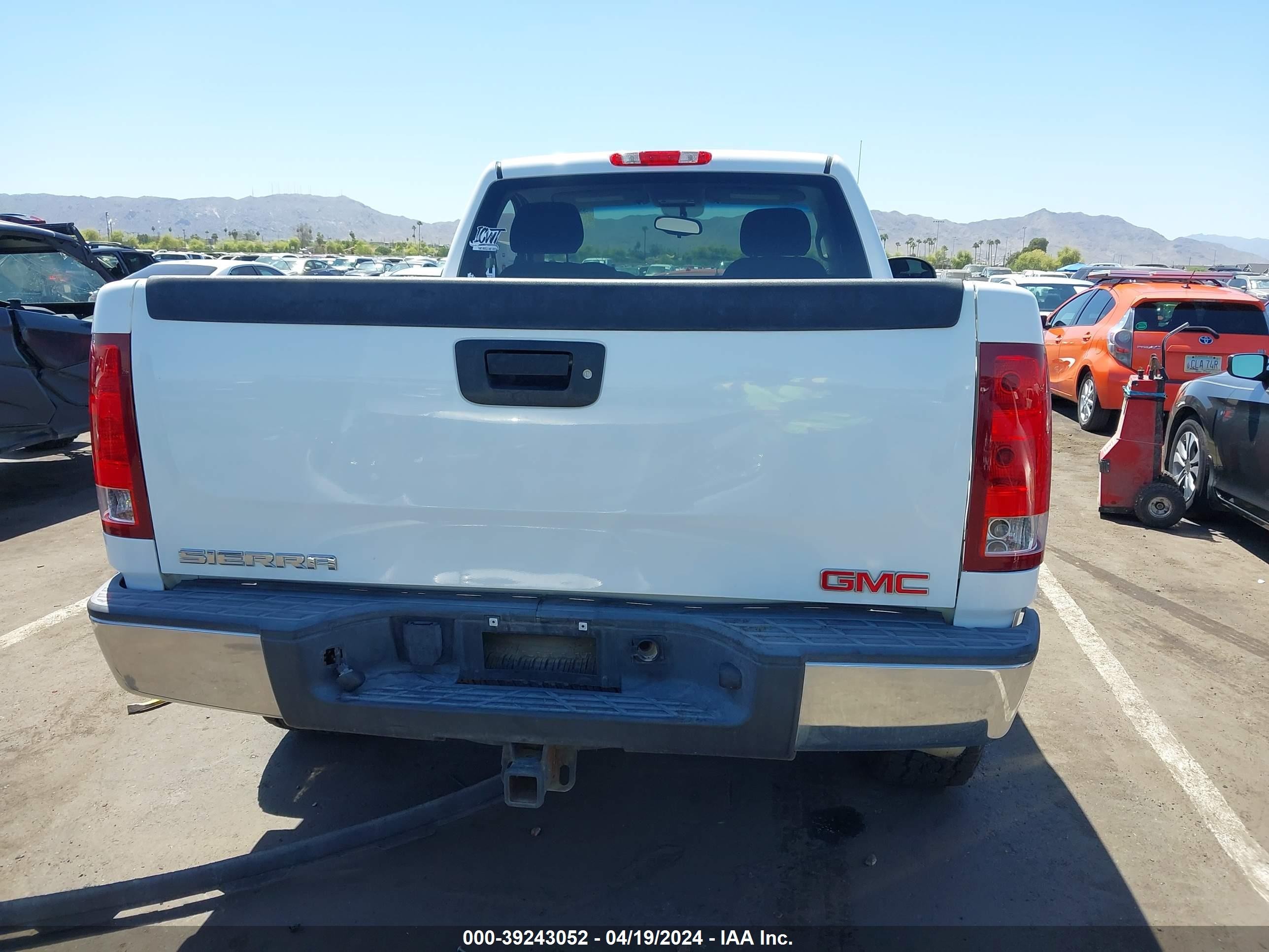 Photo 16 VIN: 1GTEC14J98Z321287 - GMC SIERRA 