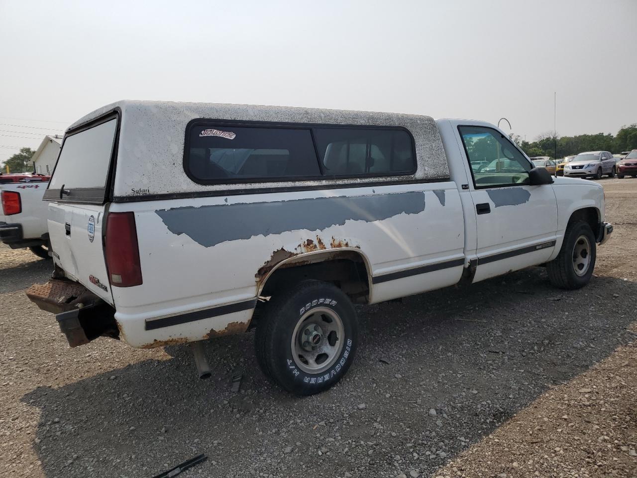 Photo 2 VIN: 1GTEC14KXSZ522258 - GMC SIERRA 