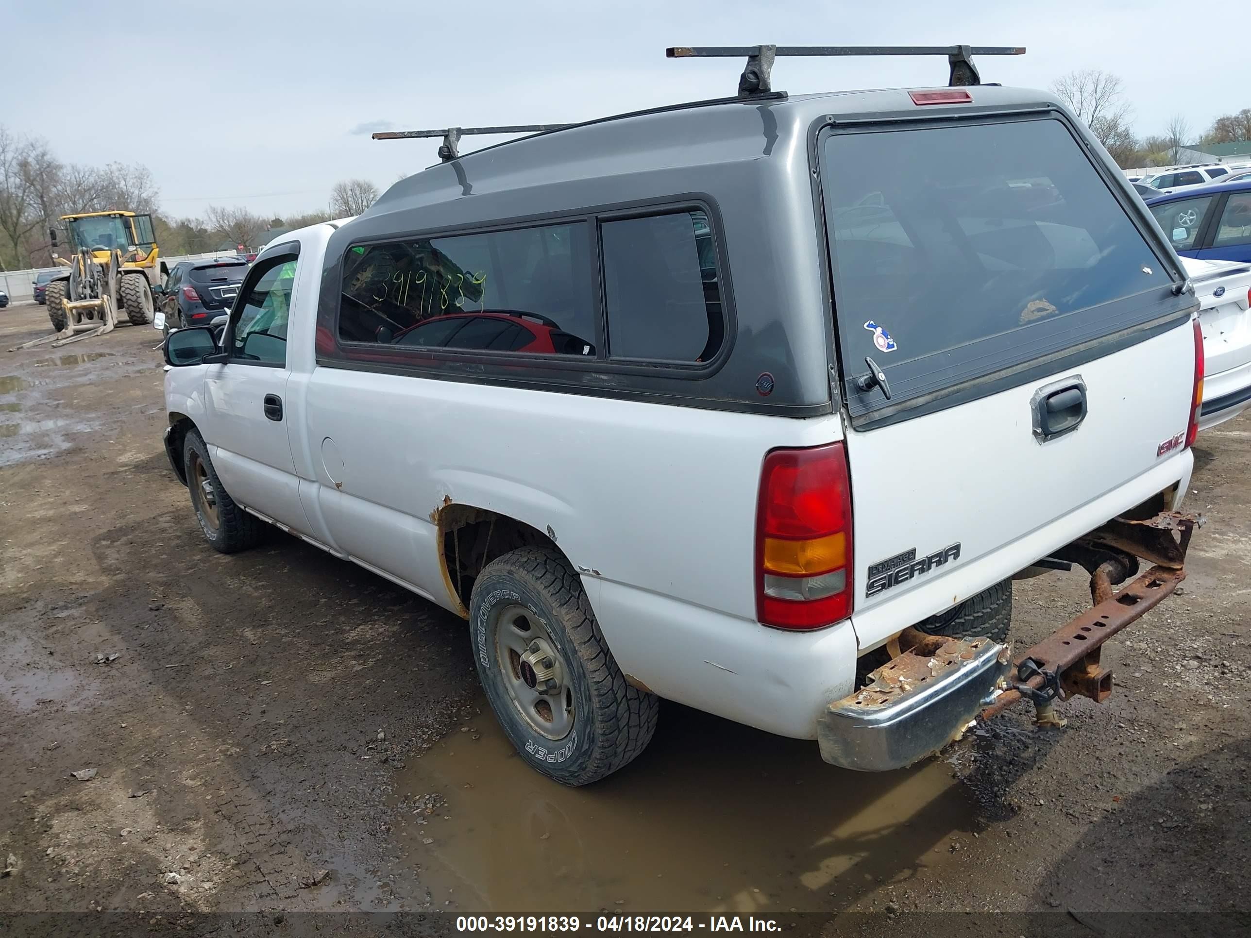 Photo 2 VIN: 1GTEC14T13Z288635 - GMC SIERRA 