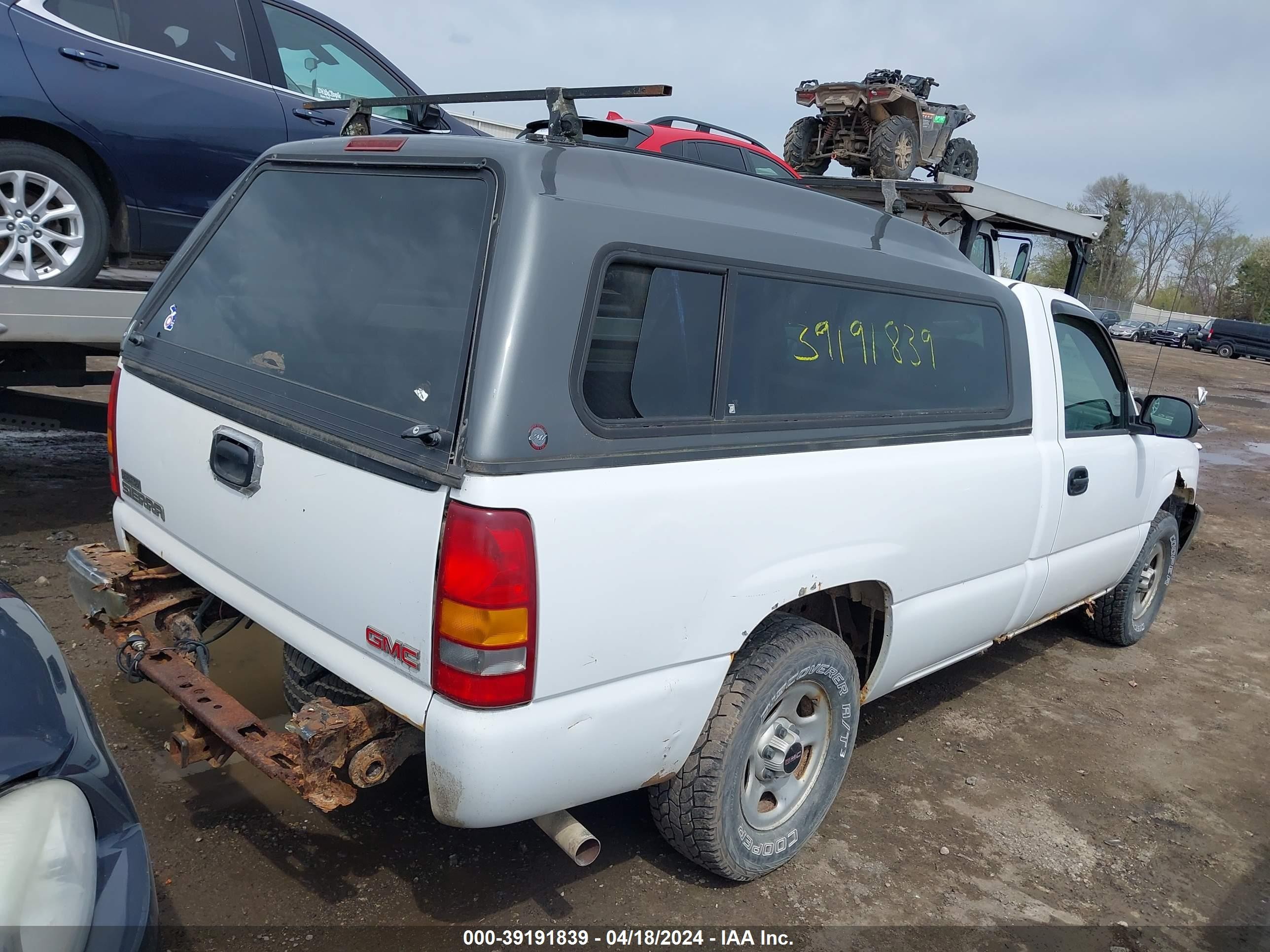 Photo 3 VIN: 1GTEC14T13Z288635 - GMC SIERRA 