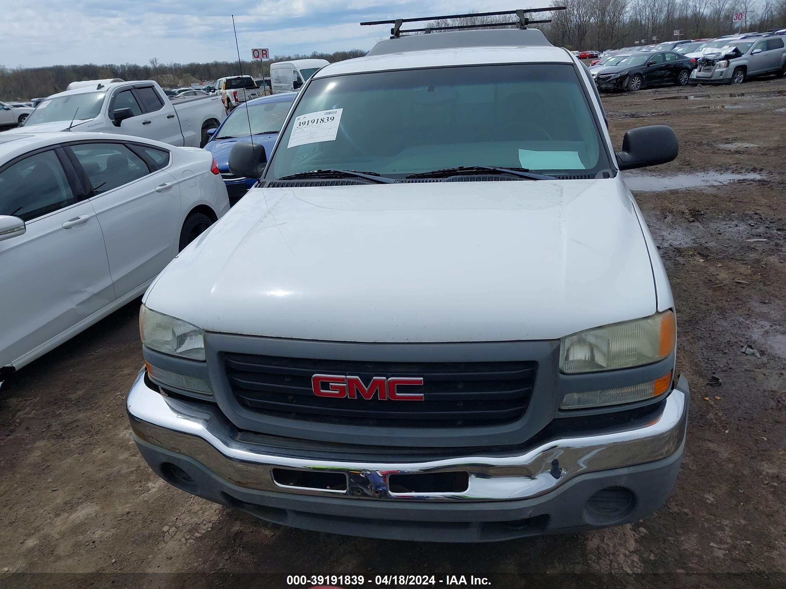 Photo 5 VIN: 1GTEC14T13Z288635 - GMC SIERRA 