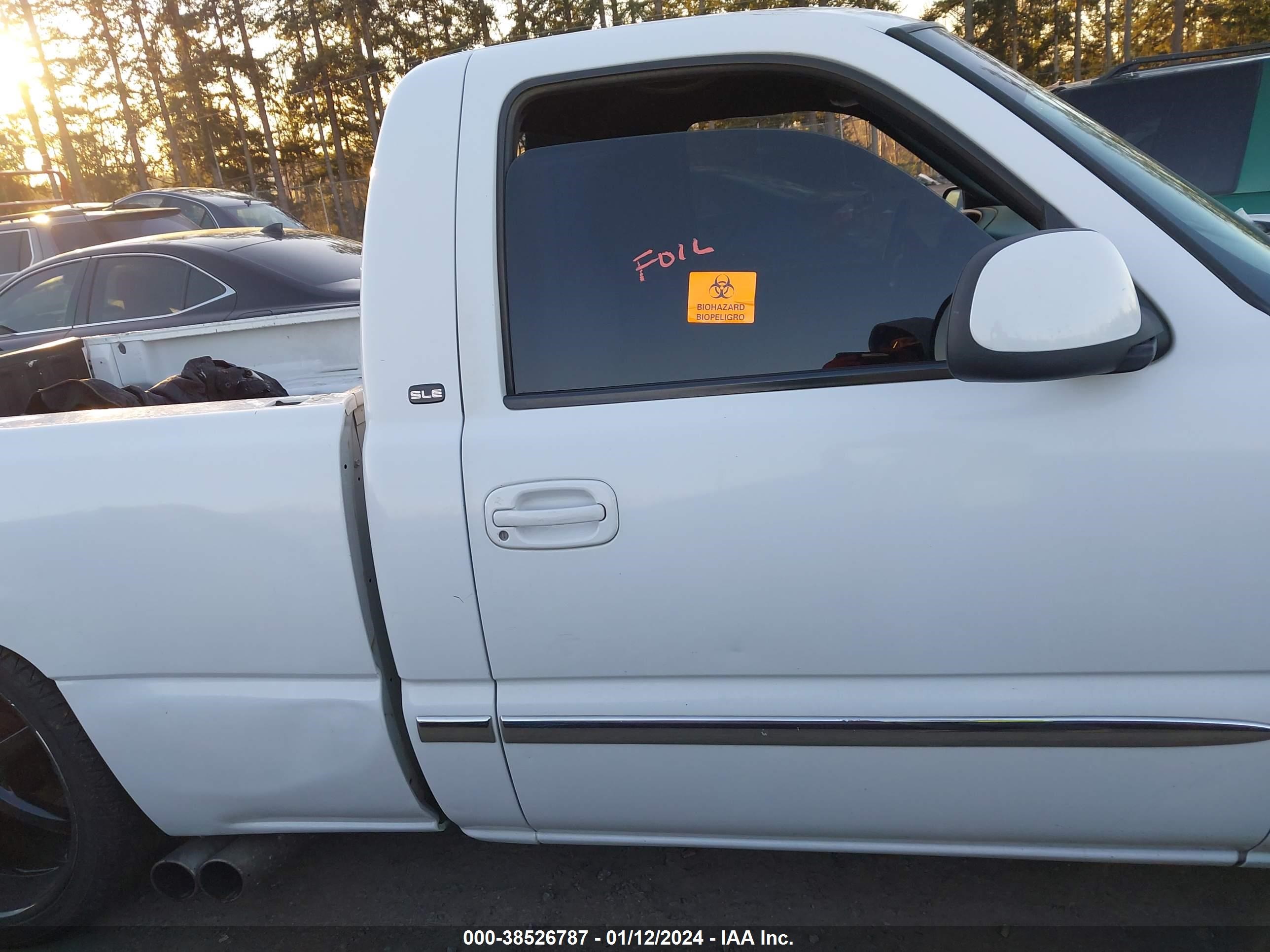 Photo 11 VIN: 1GTEC14T1YZ271471 - GMC SIERRA 