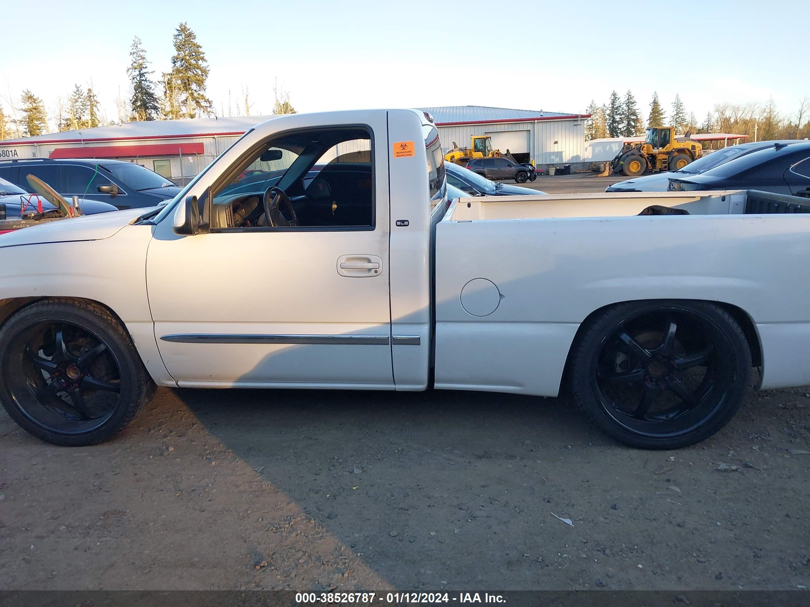 Photo 12 VIN: 1GTEC14T1YZ271471 - GMC SIERRA 