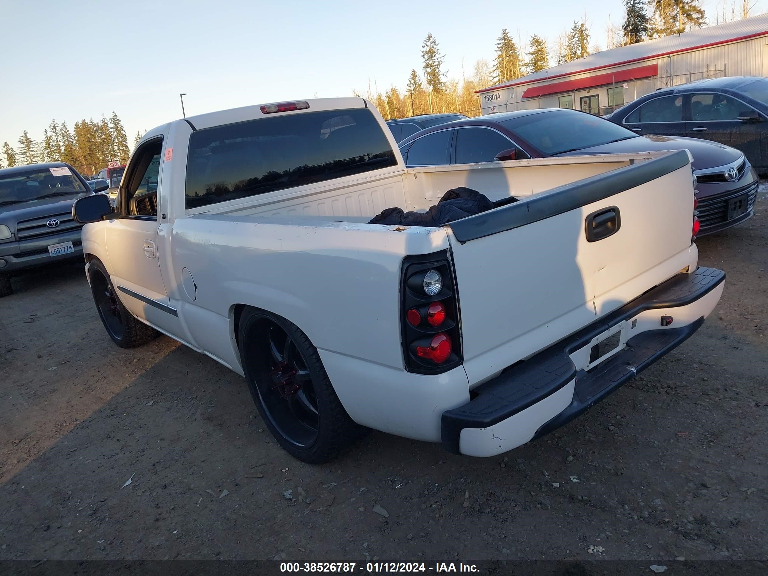 Photo 2 VIN: 1GTEC14T1YZ271471 - GMC SIERRA 