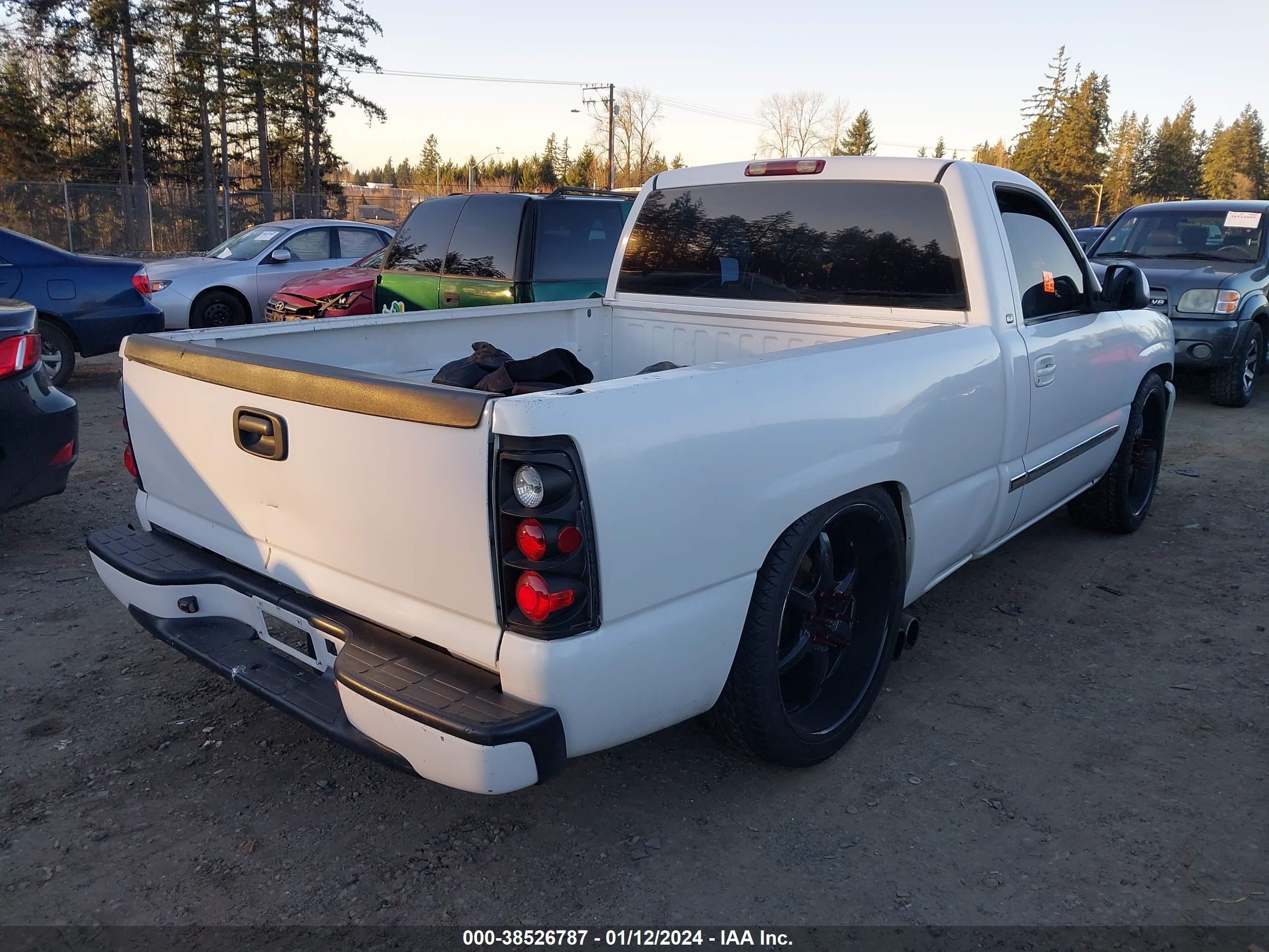 Photo 3 VIN: 1GTEC14T1YZ271471 - GMC SIERRA 