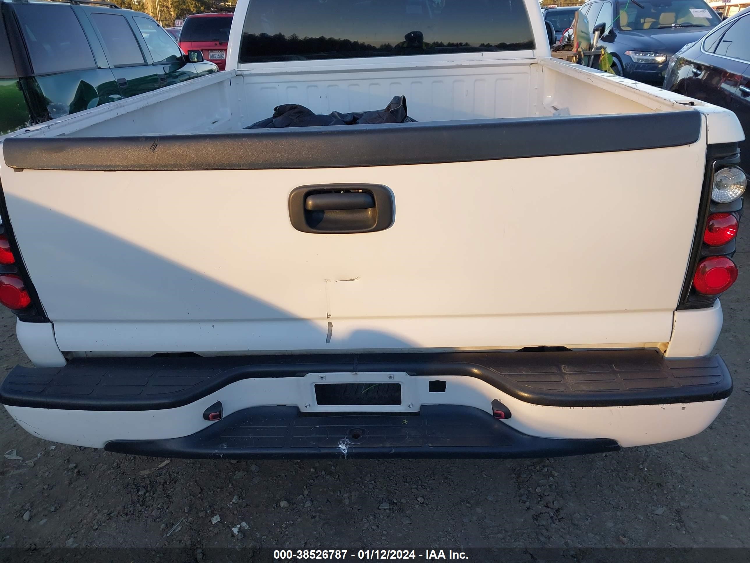 Photo 5 VIN: 1GTEC14T1YZ271471 - GMC SIERRA 