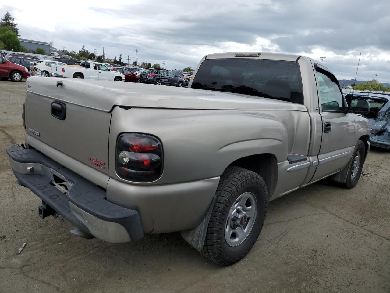 Photo 2 VIN: 1GTEC14T3YZ289745 - GMC SIERRA 